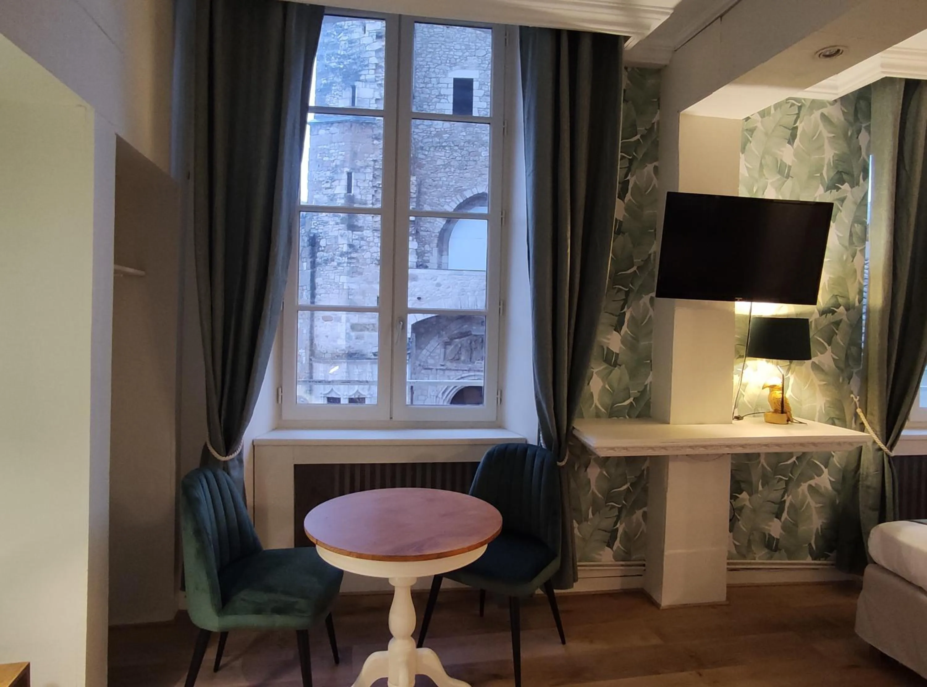 TV and multimedia in Le Pavillon Saint-Martin