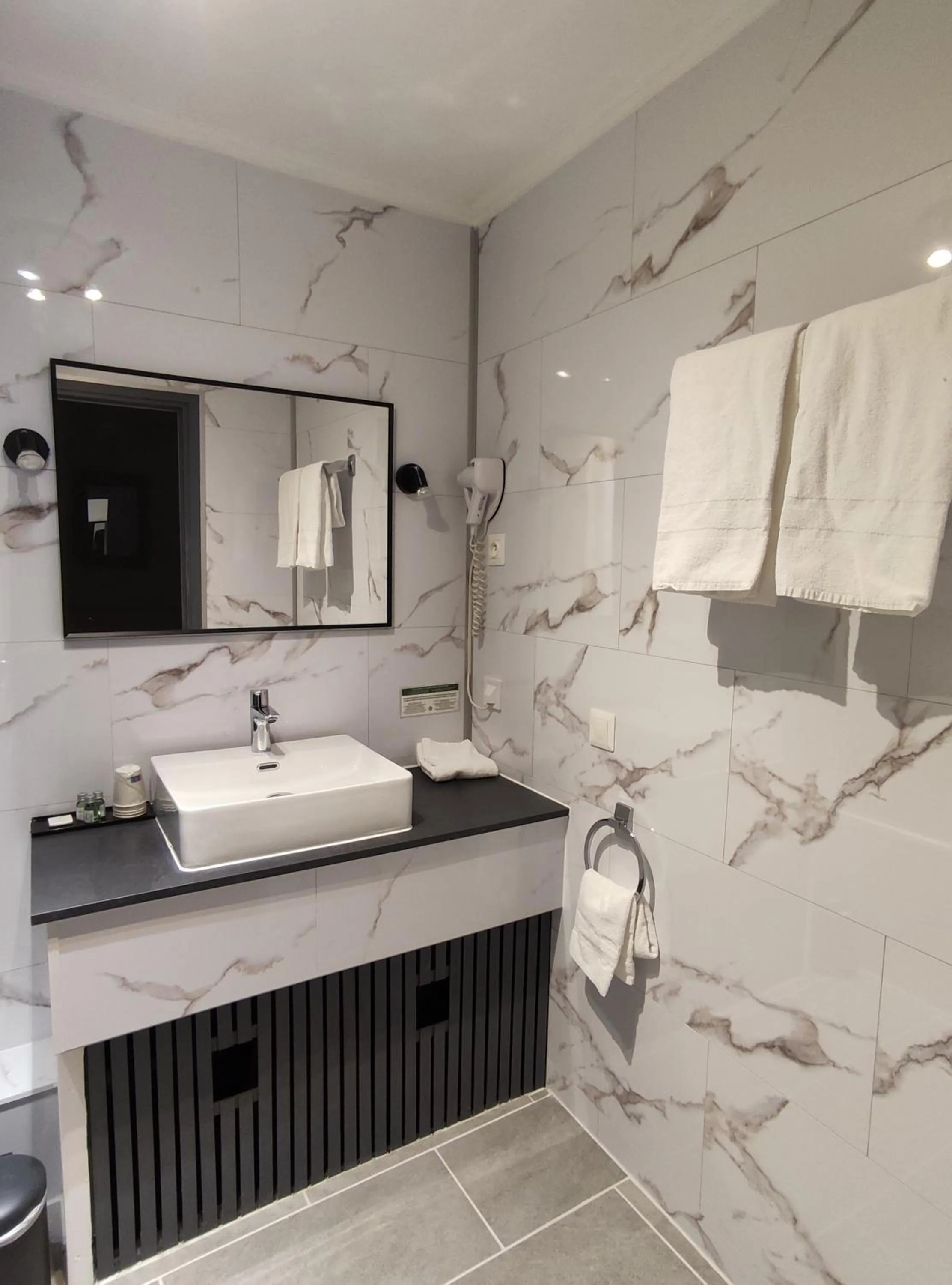 Bathroom in Le Pavillon Saint-Martin