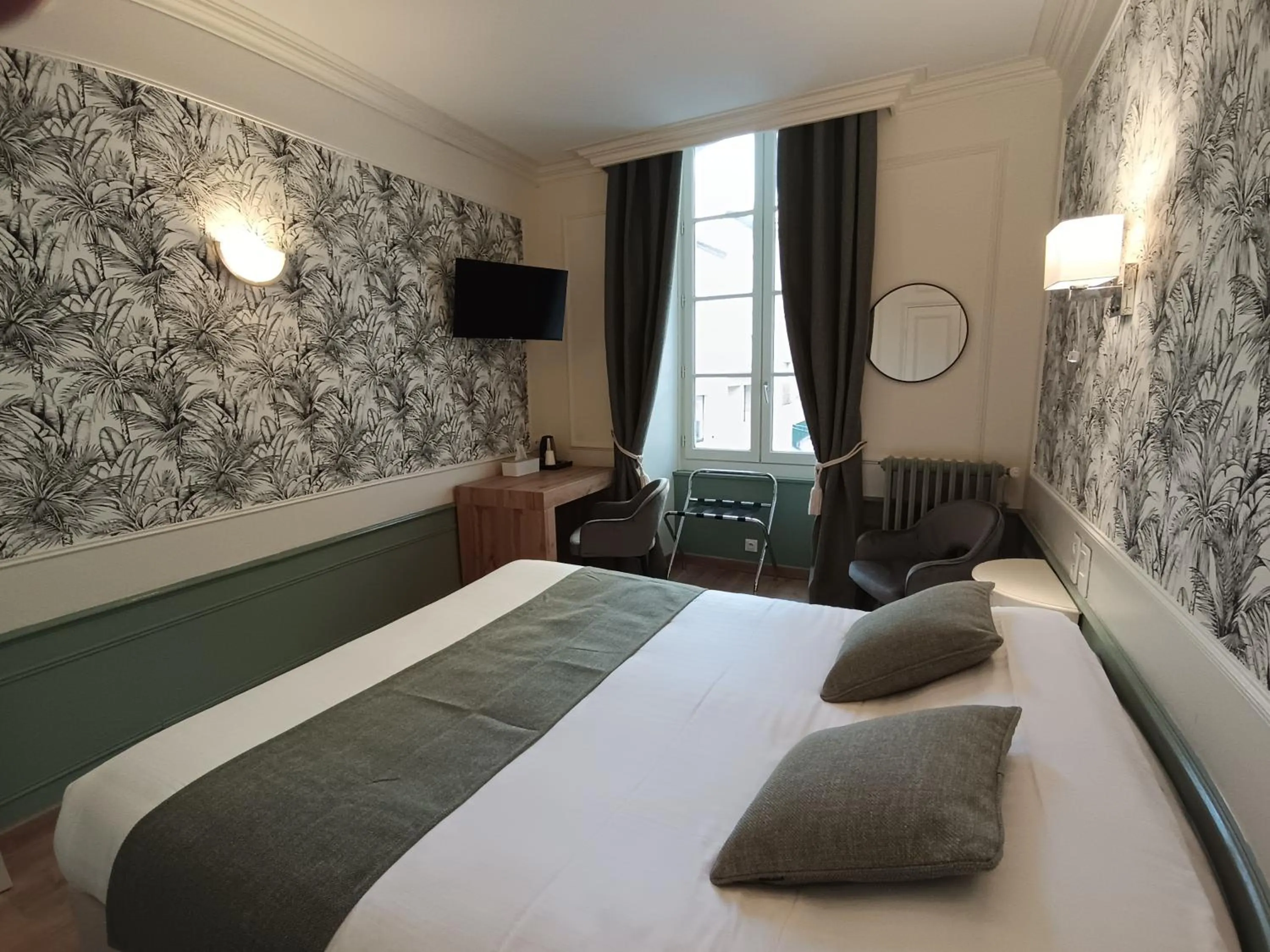 Bedroom, Bed in Le Pavillon Saint-Martin
