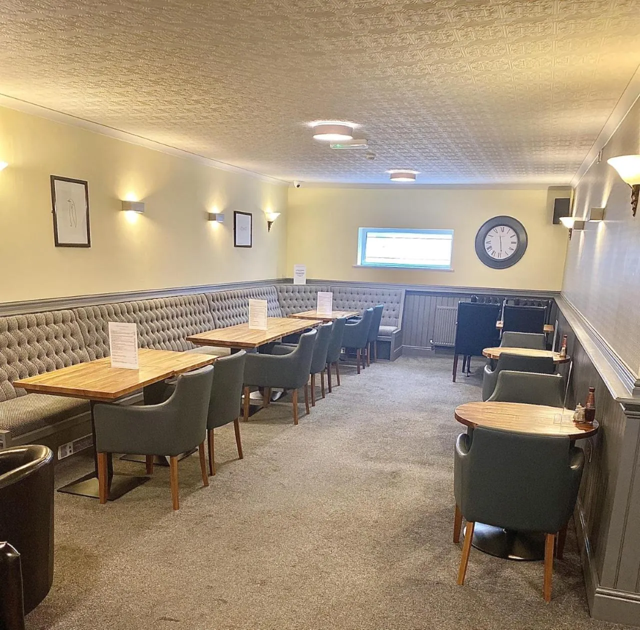 Restaurant/places to eat in Jeffersons Hotel & Serviced Apartments