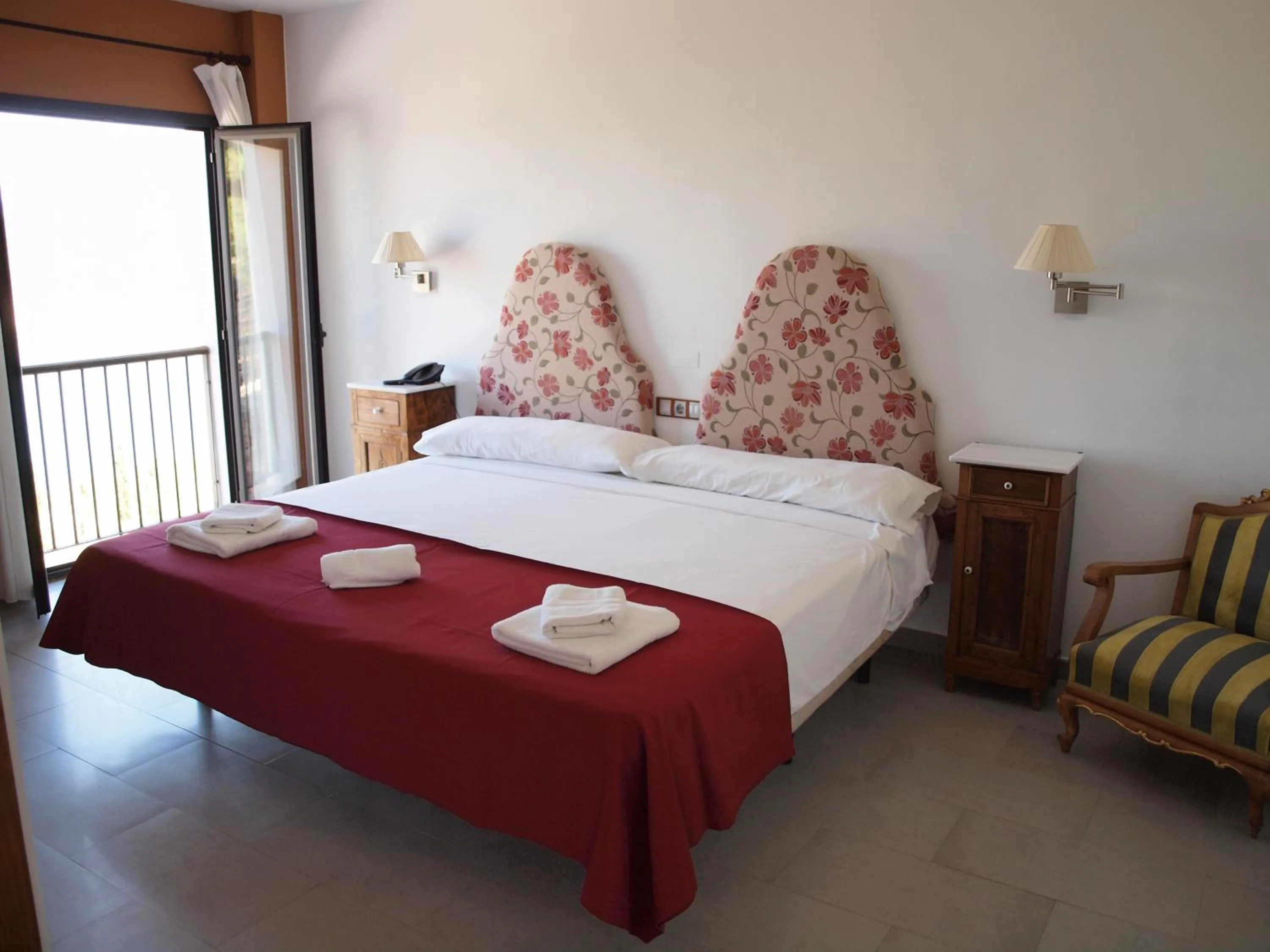 Bed in Hotel Rural La Alcanacia