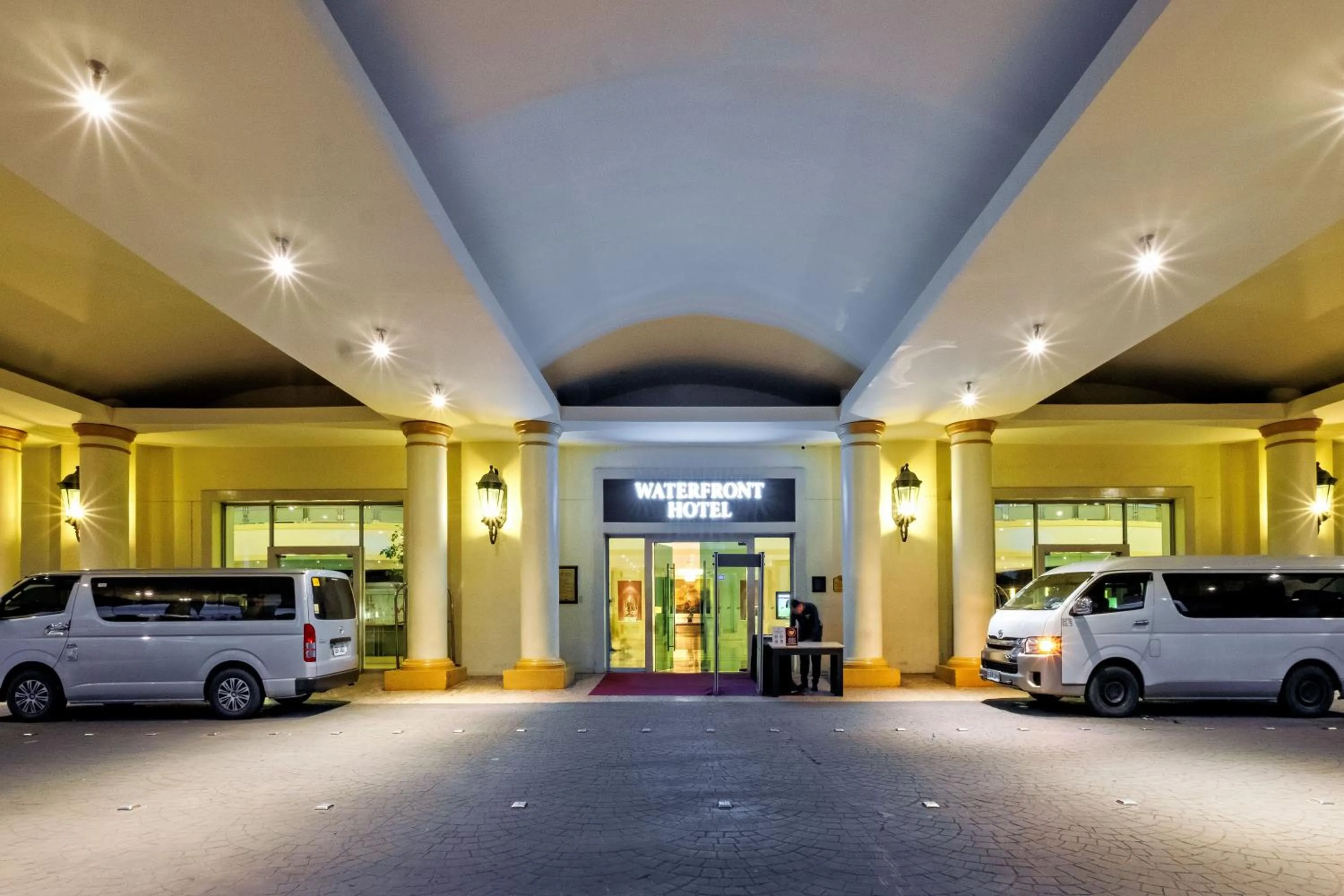 Facade/entrance in Waterfront Cebu City Hotel & Casino