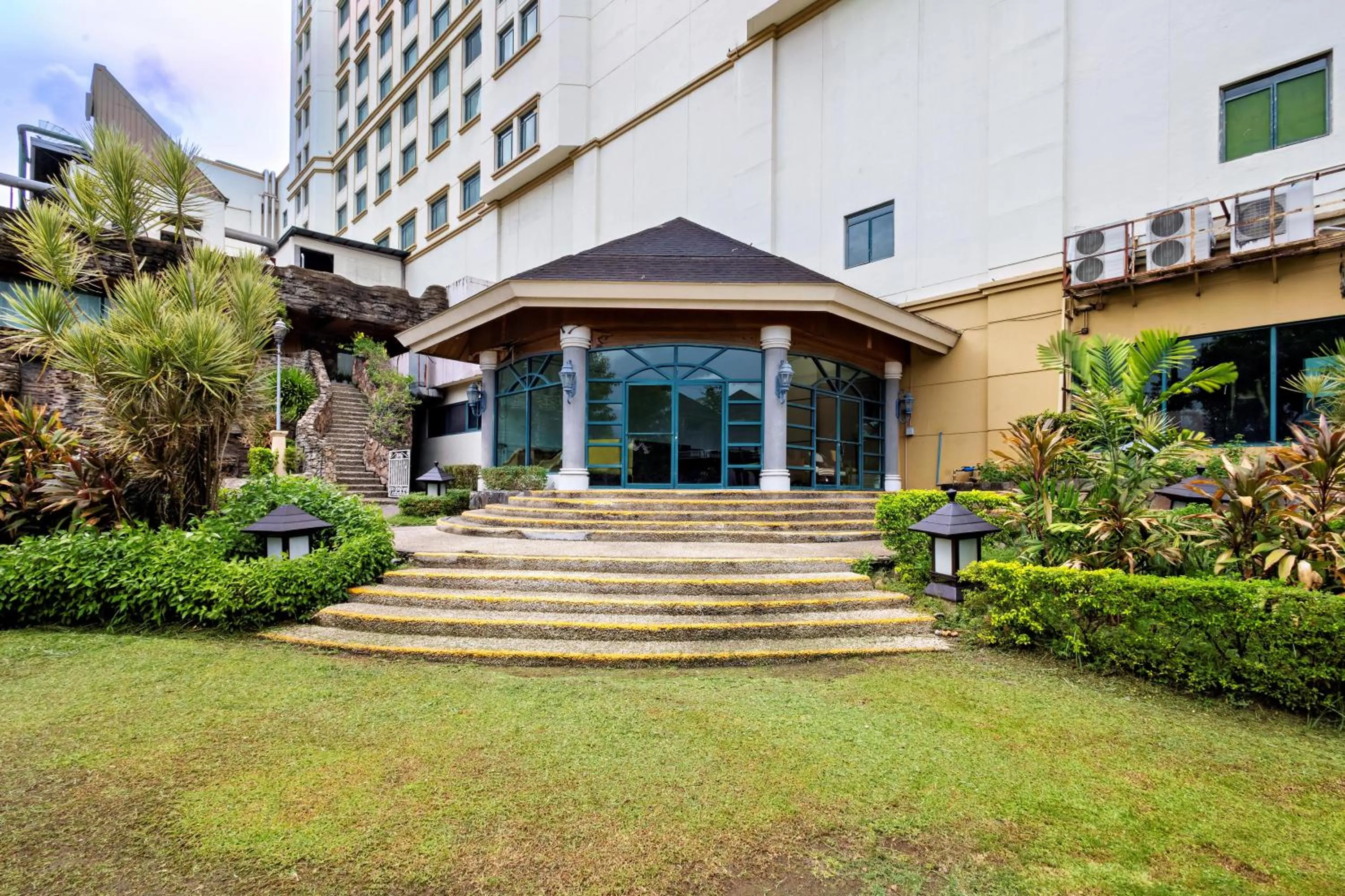 Garden in Waterfront Cebu City Hotel & Casino