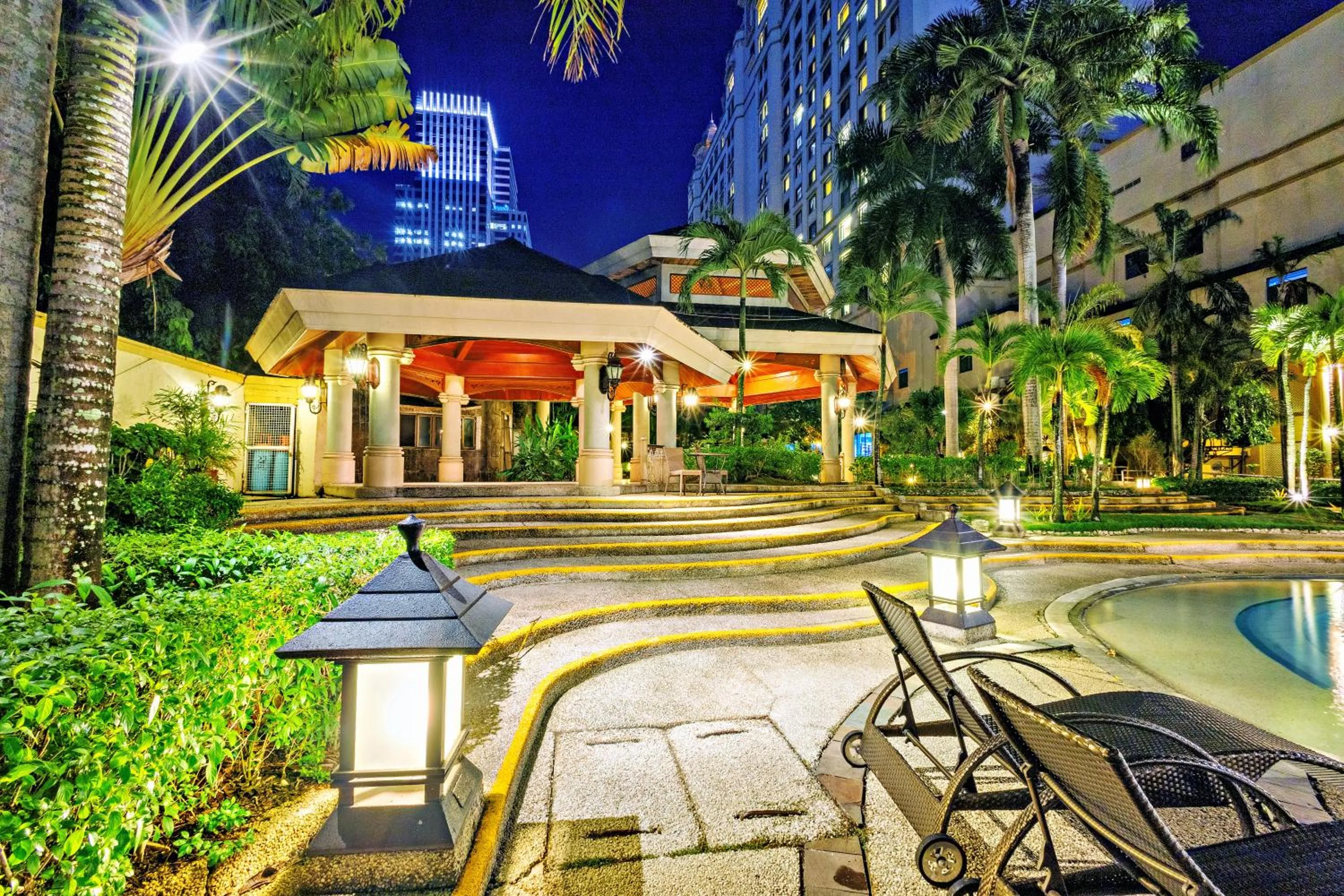 Swimming pool in Waterfront Cebu City Hotel & Casino