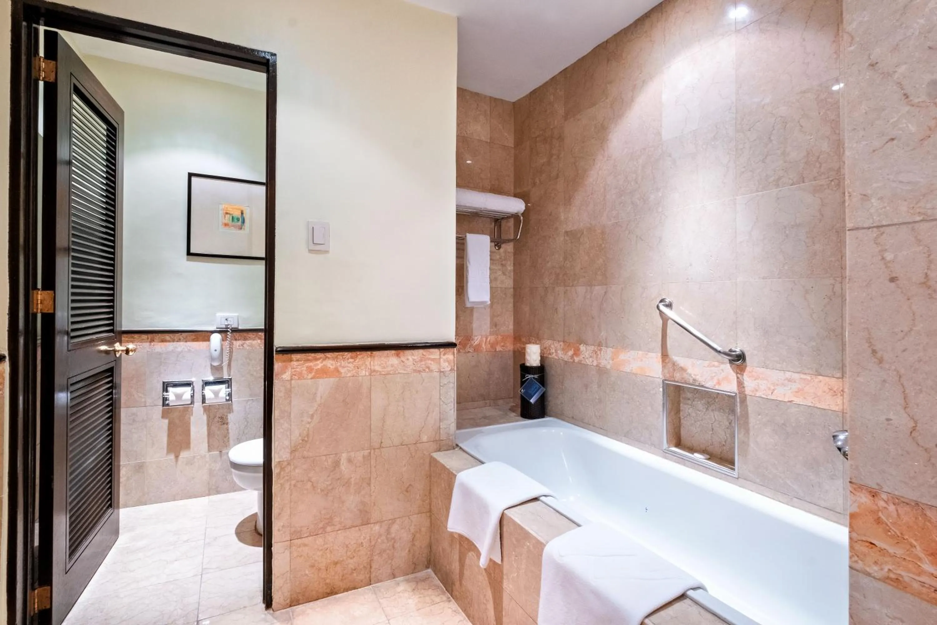 Shower in Waterfront Cebu City Hotel & Casino