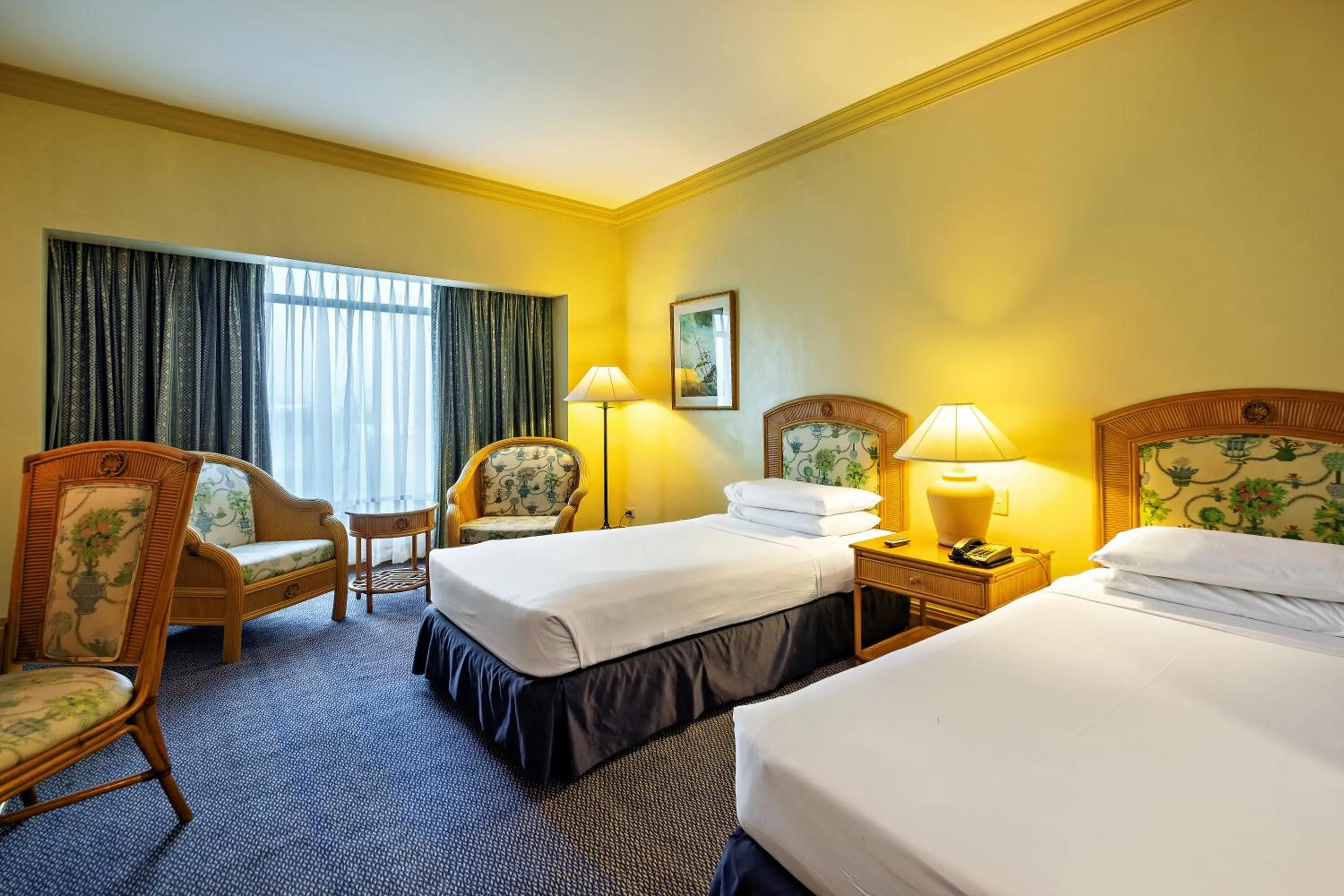 Bed in Waterfront Cebu City Hotel & Casino