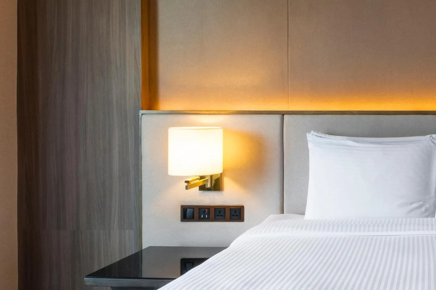 Bed in Waterfront Cebu City Hotel & Casino