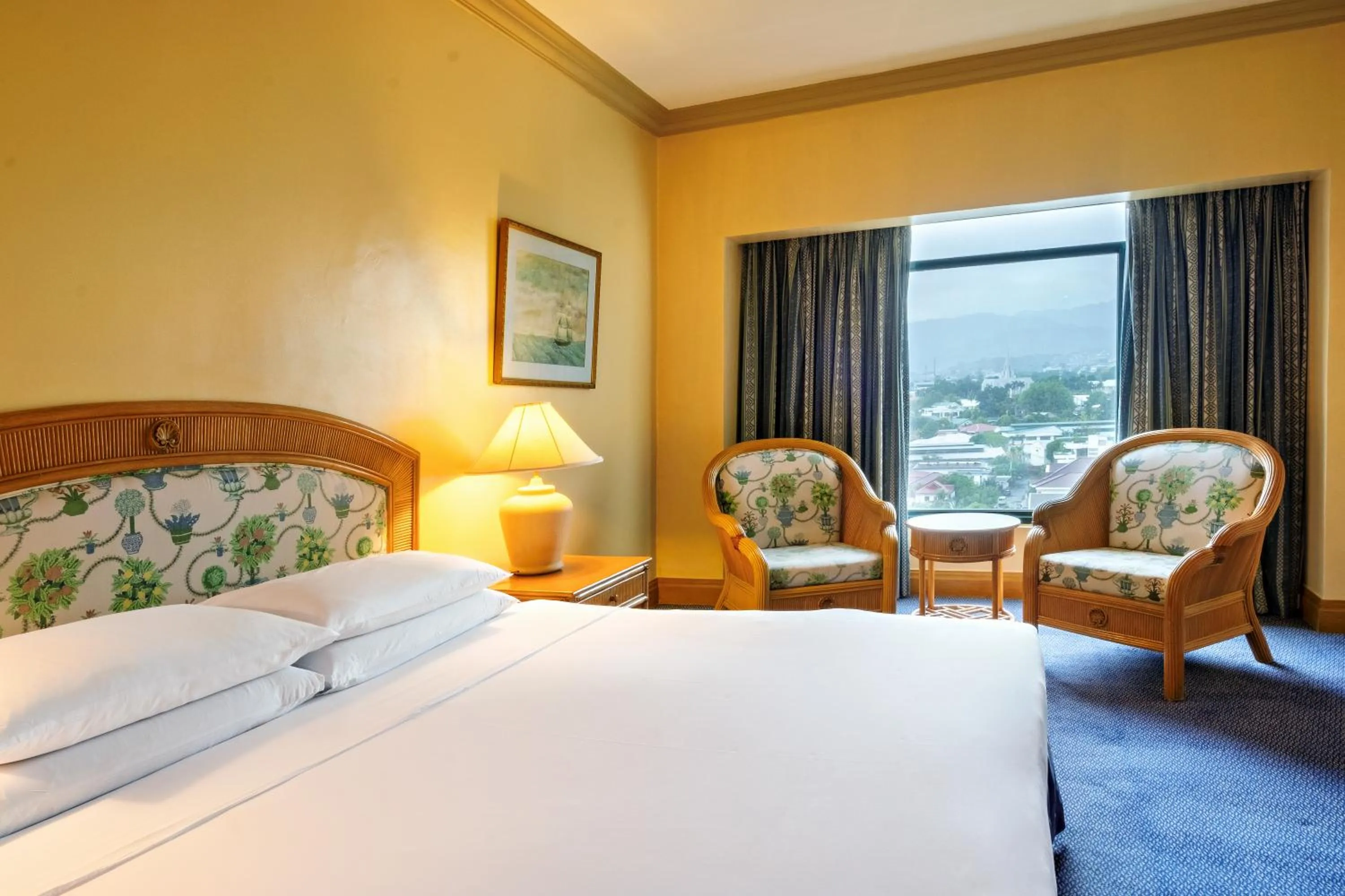 Bed in Waterfront Cebu City Hotel & Casino