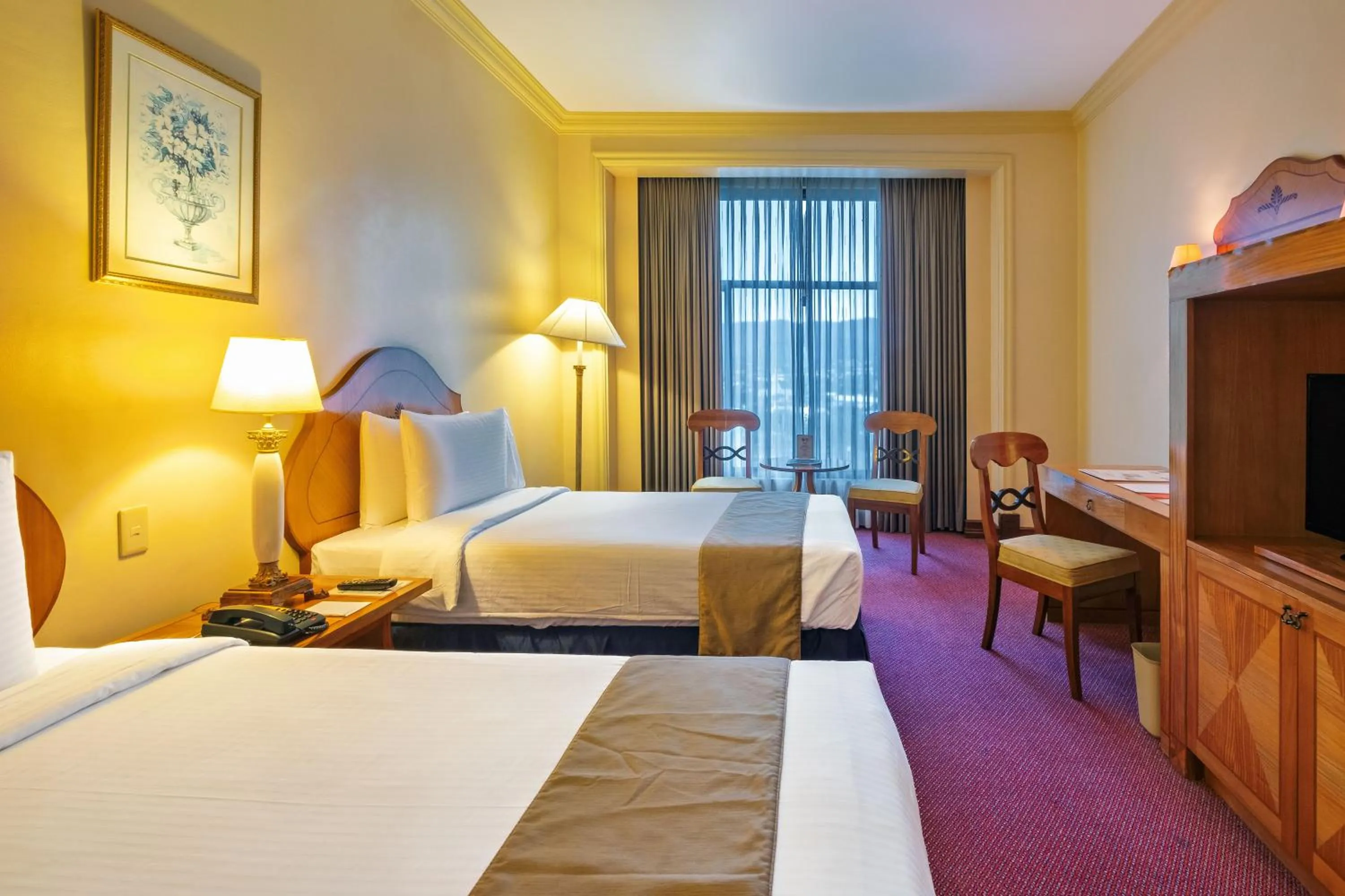 Bed in Waterfront Cebu City Hotel & Casino