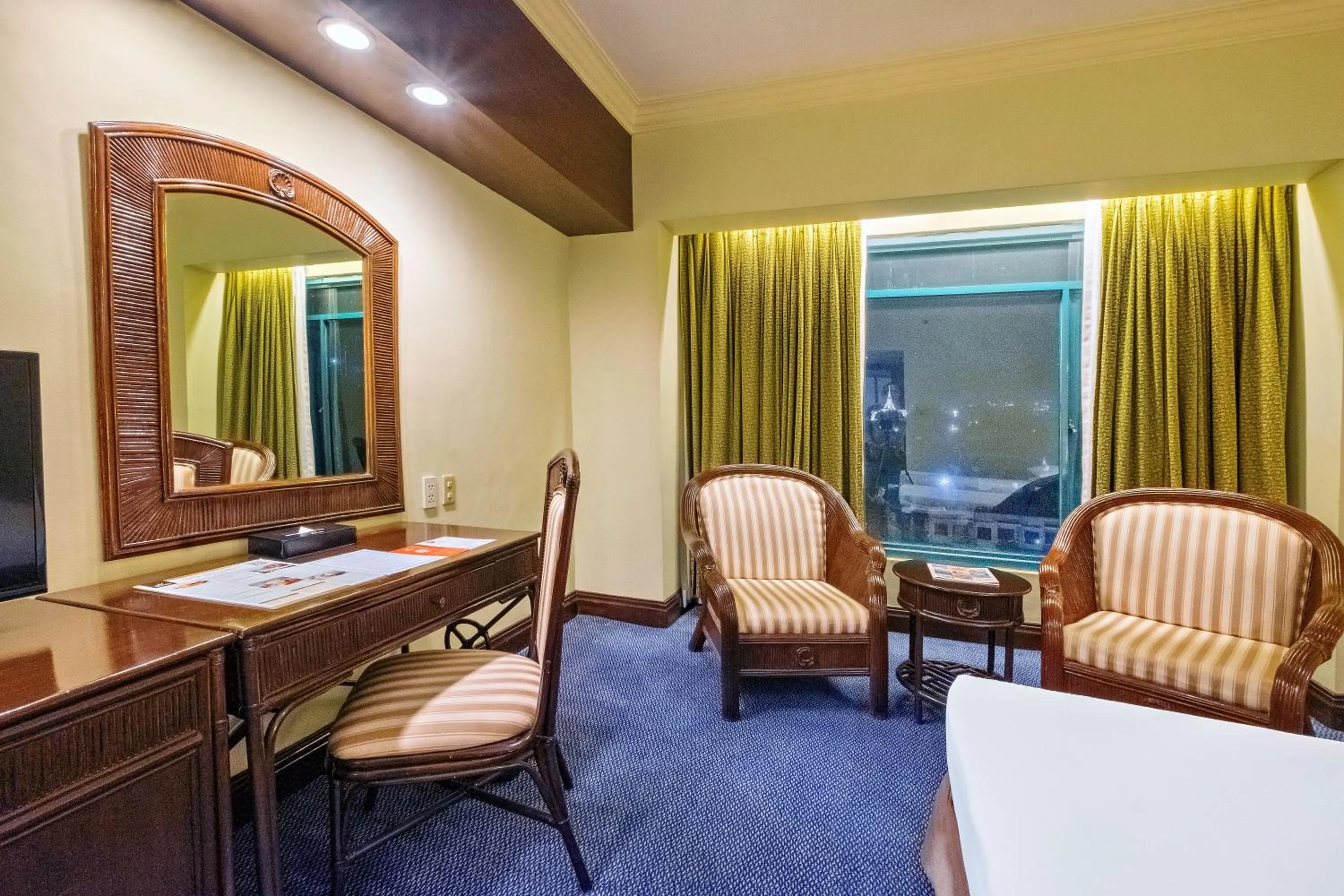 Seating area in Waterfront Cebu City Hotel & Casino