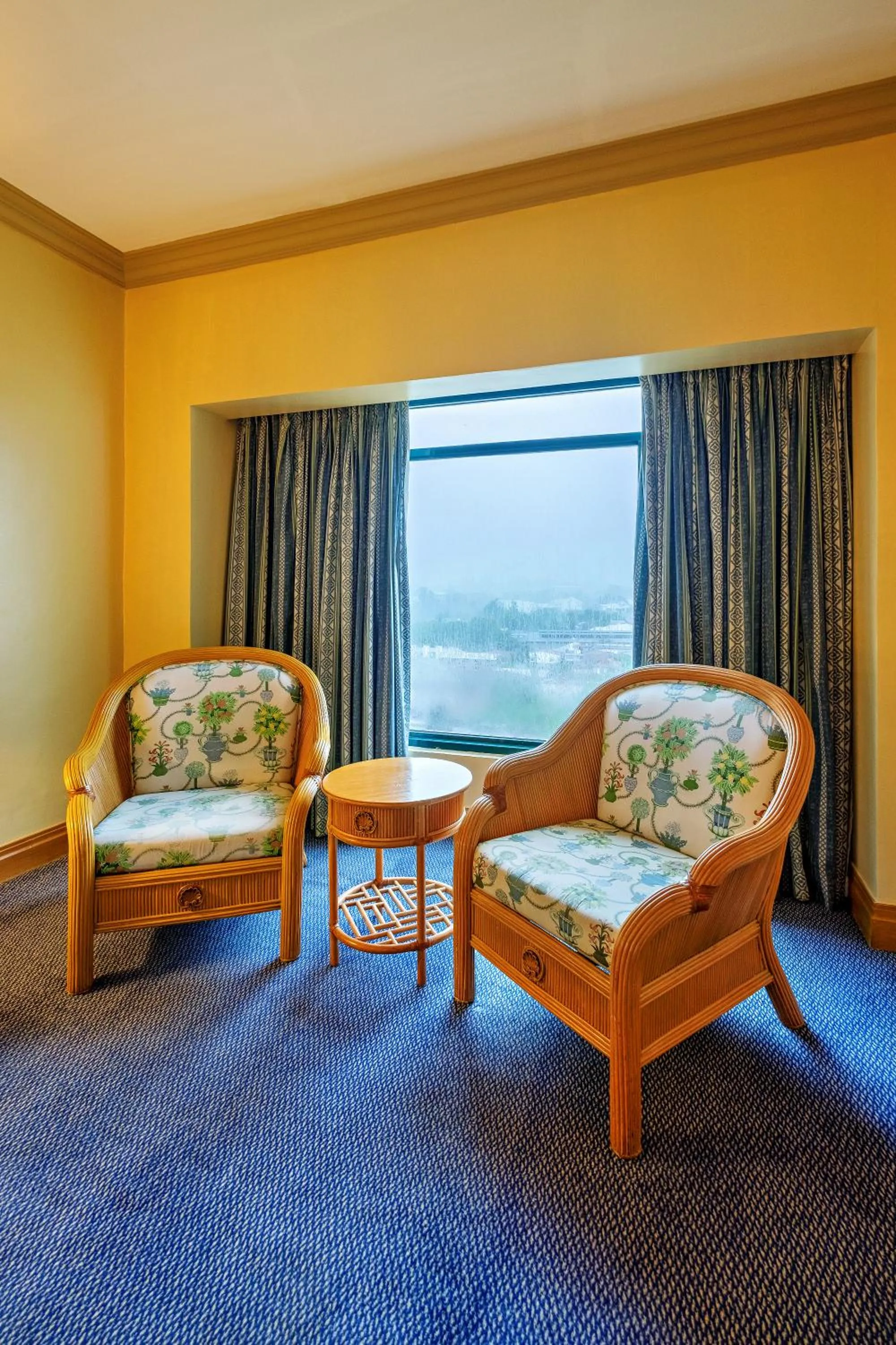 Seating area in Waterfront Cebu City Hotel & Casino