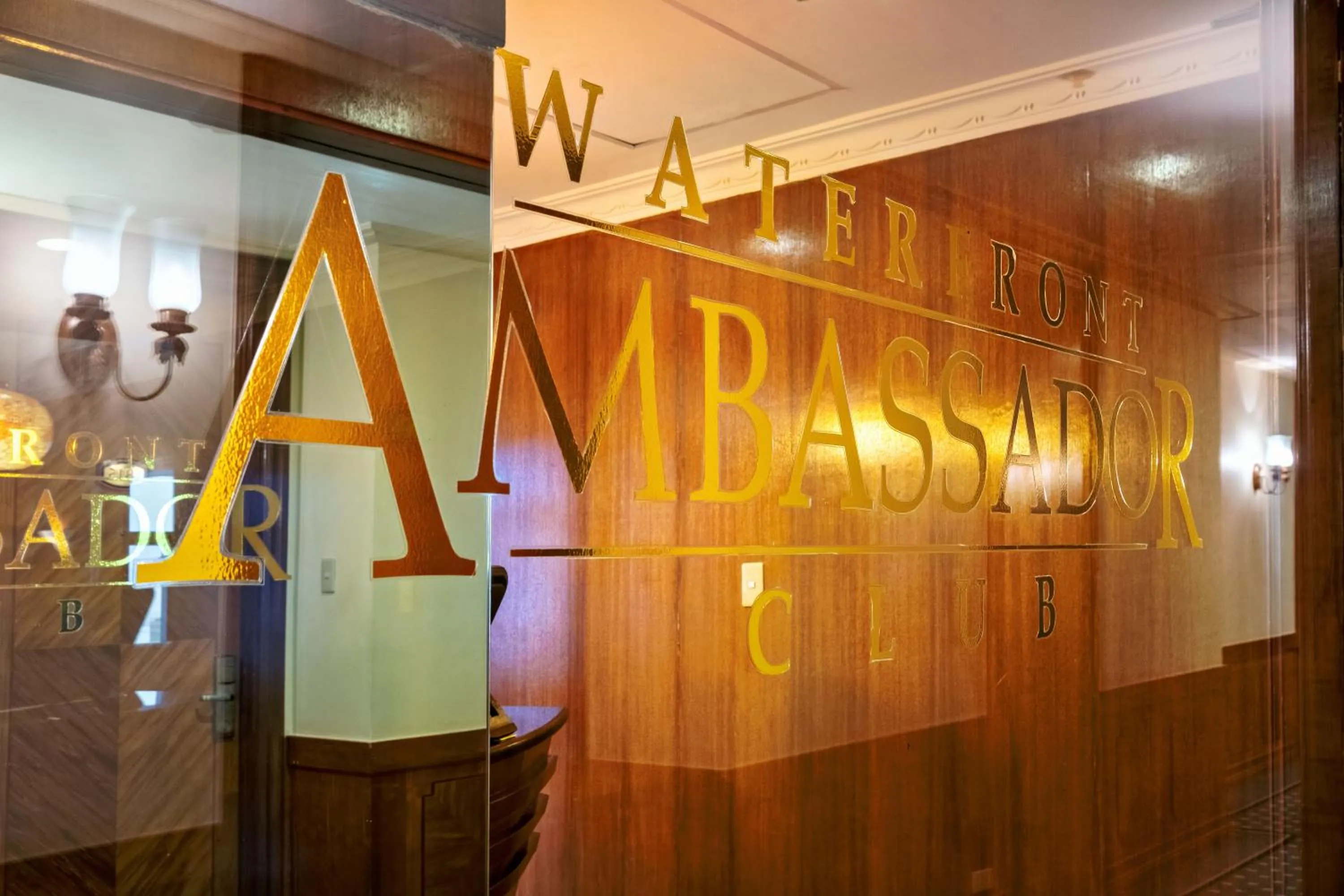 Communal lounge/ TV room in Waterfront Cebu City Hotel & Casino