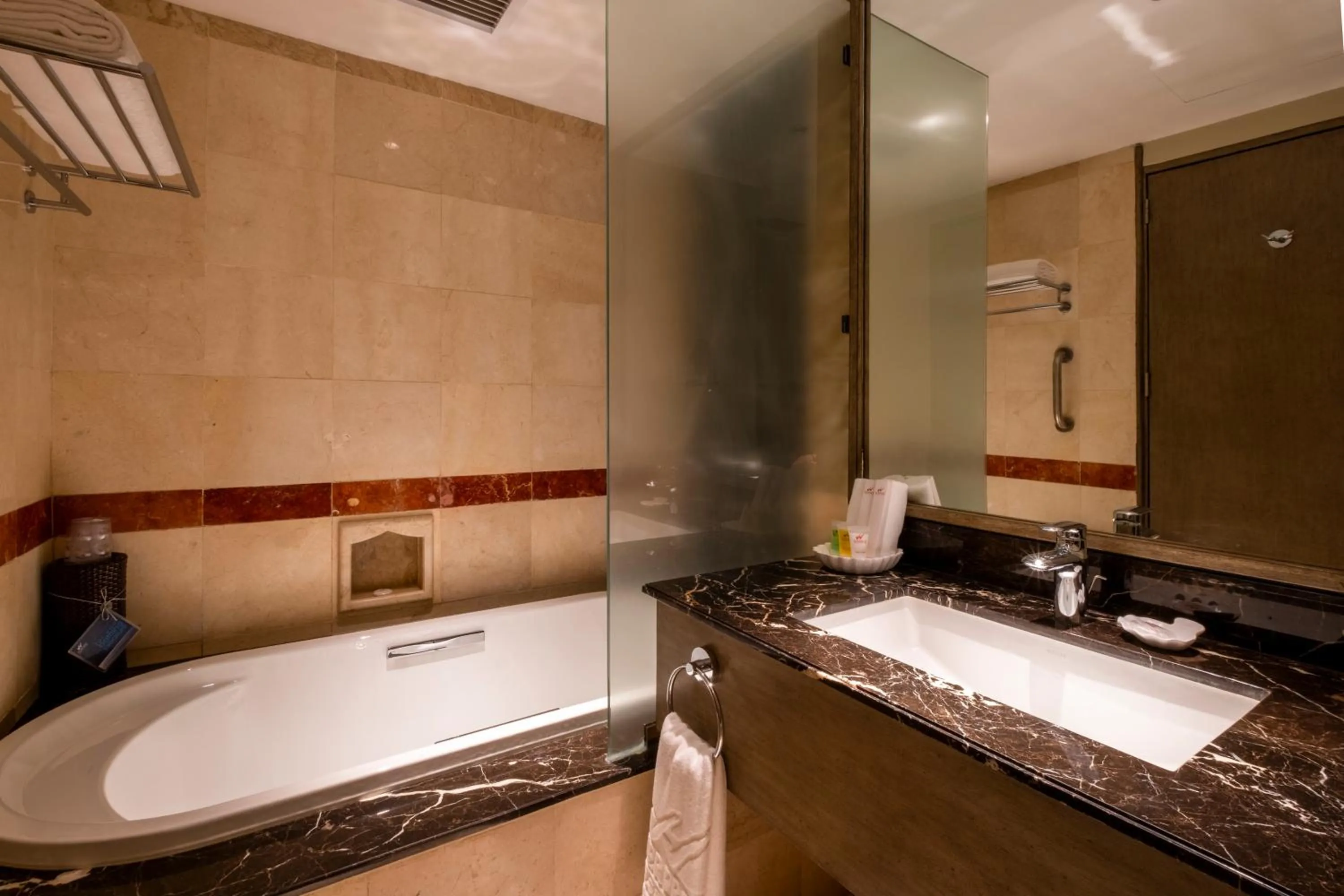 Shower in Waterfront Cebu City Hotel & Casino