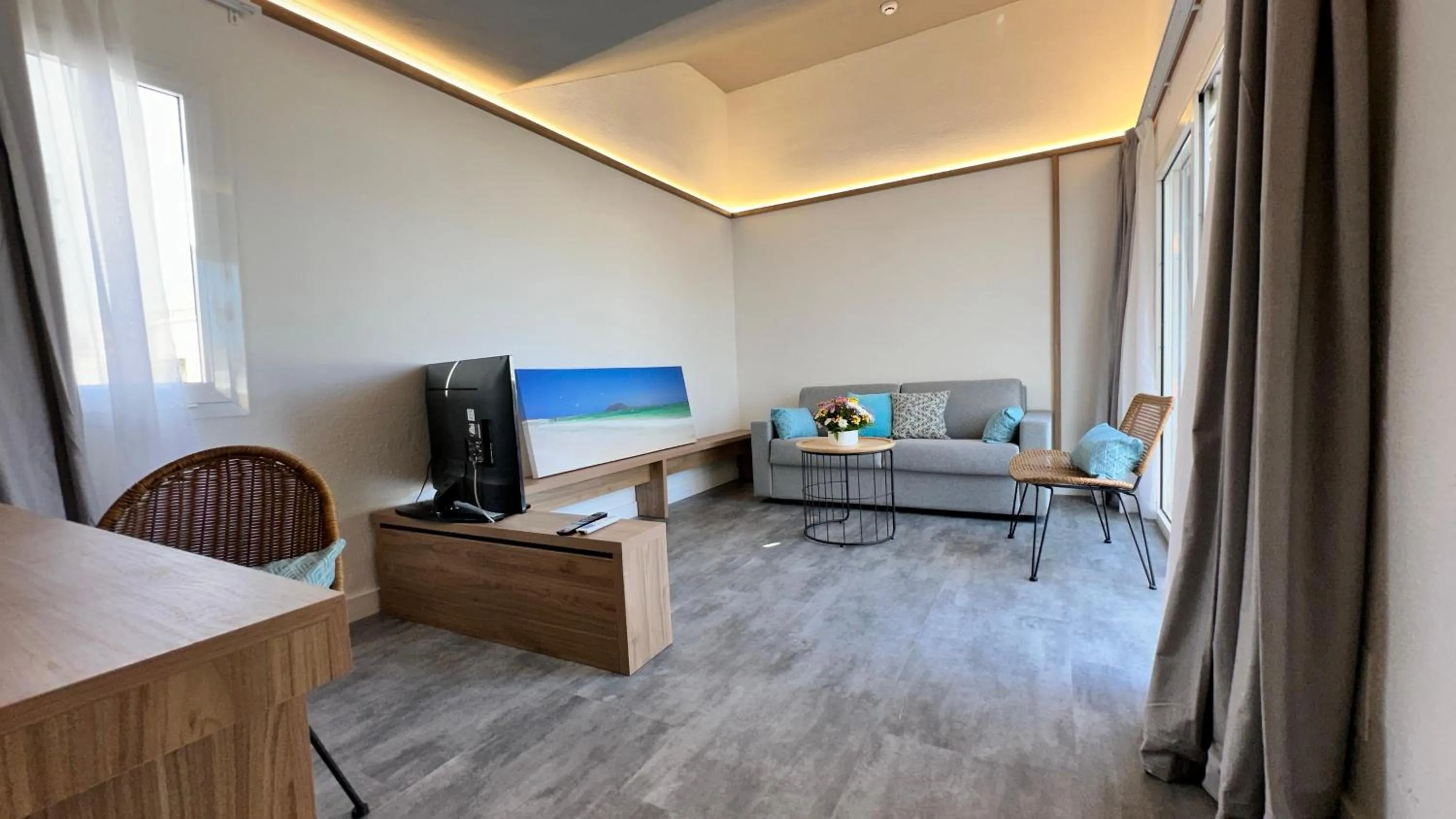 Photo of the whole room in BLUESEA Club Caleta Dorada