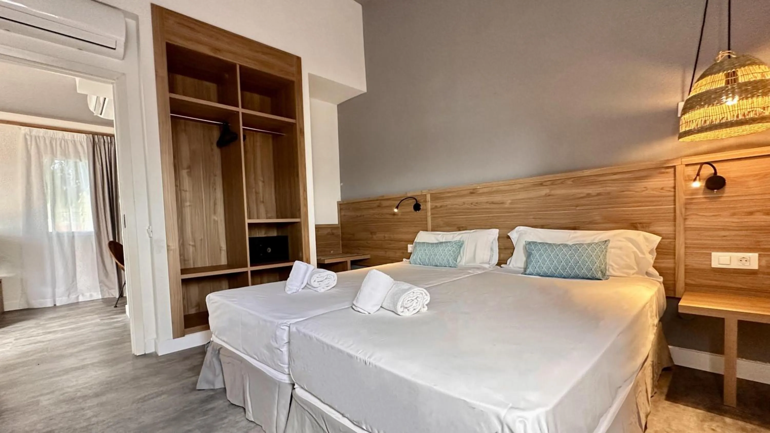 Photo of the whole room, Bed in Caleta Dorada