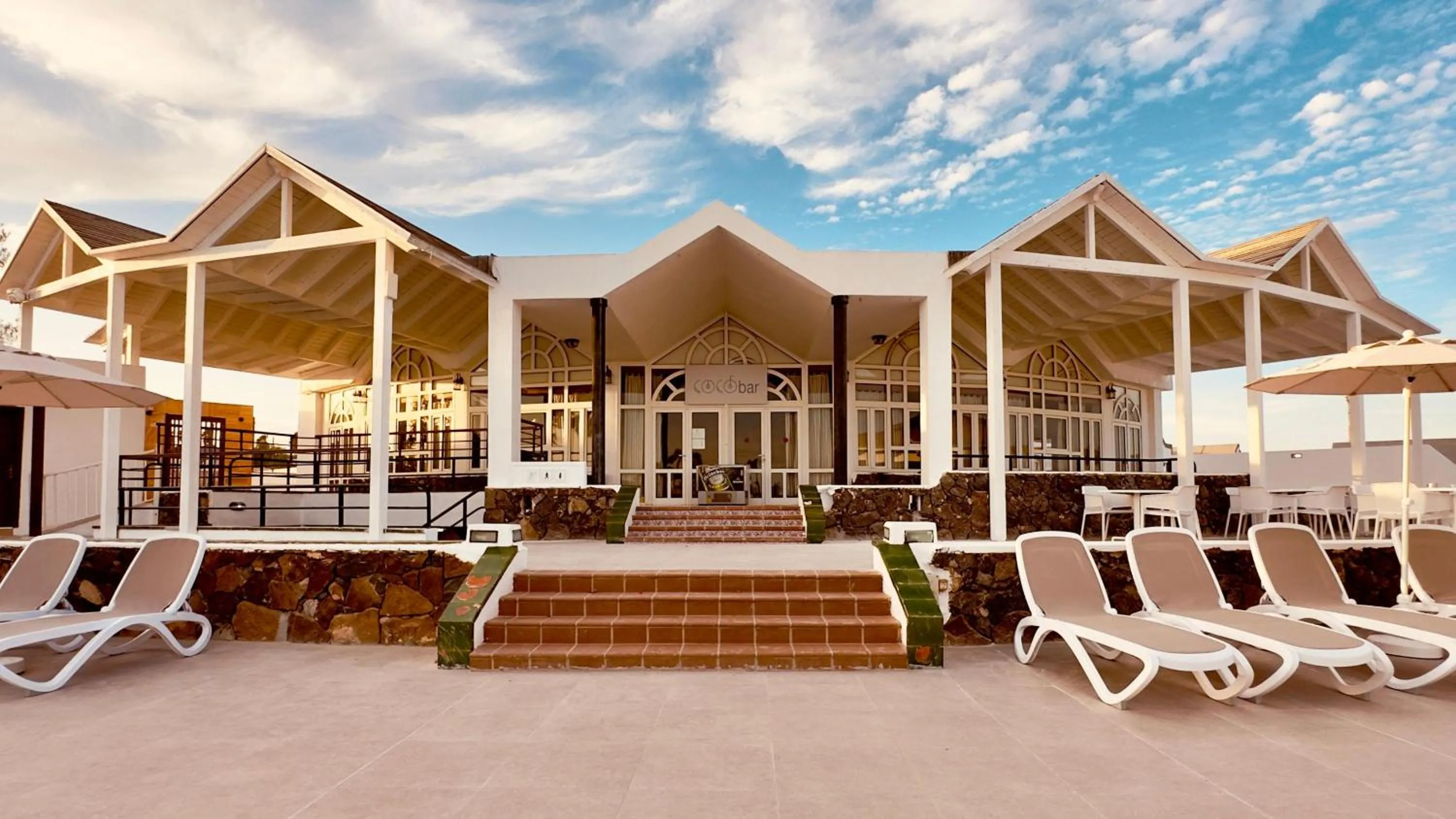 Lounge or bar in BLUESEA Club Caleta Dorada