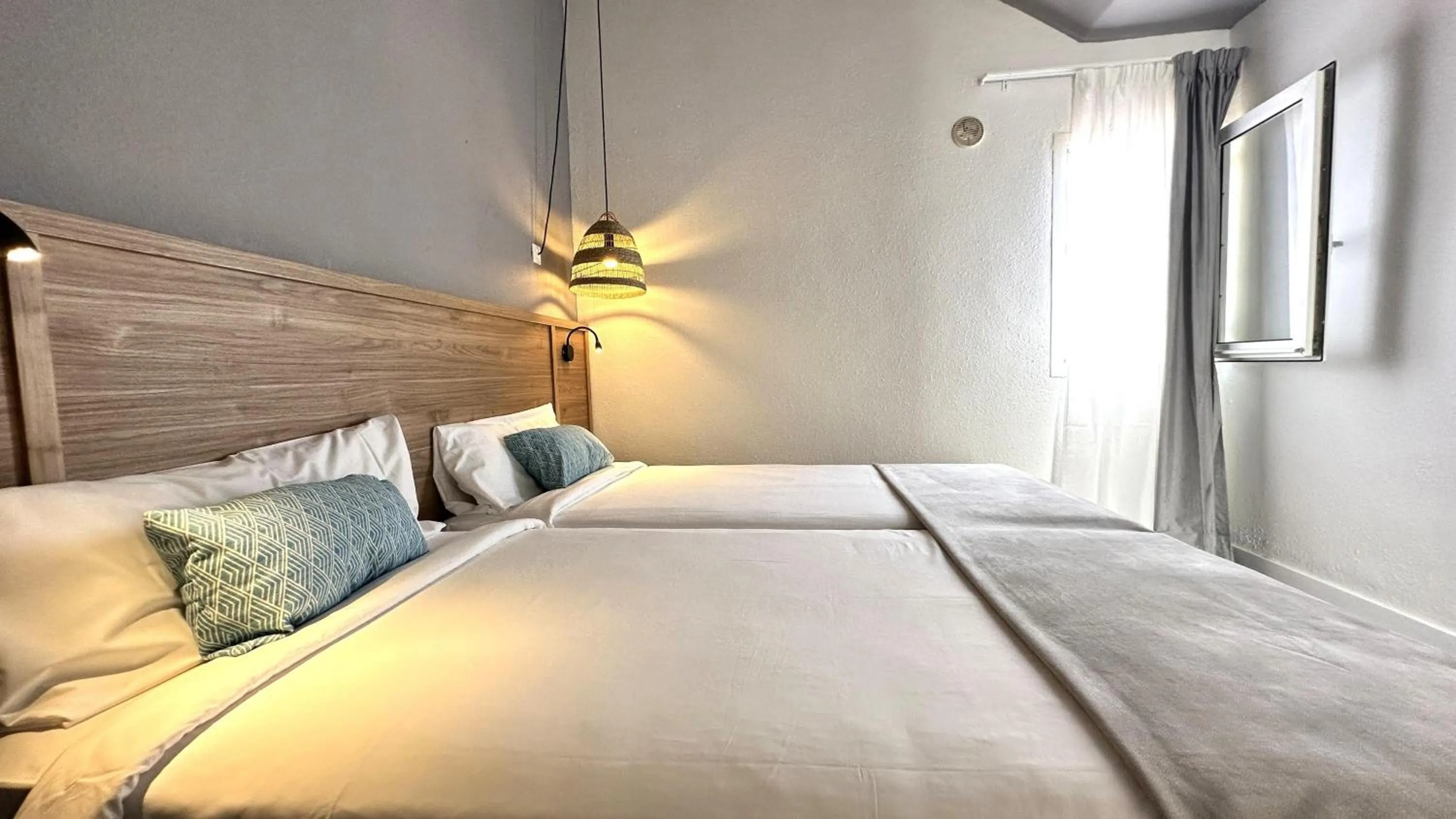 Photo of the whole room, Bed in Caleta Dorada