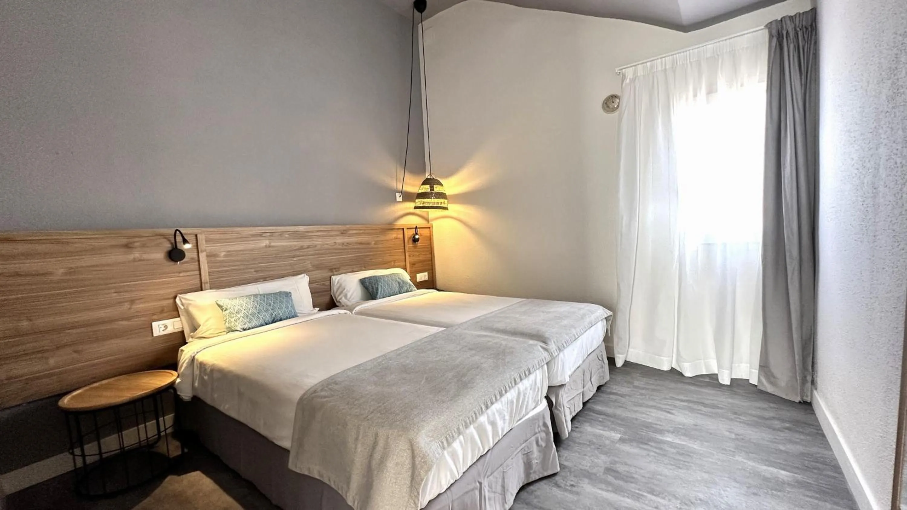 Photo of the whole room, Bed in Caleta Dorada