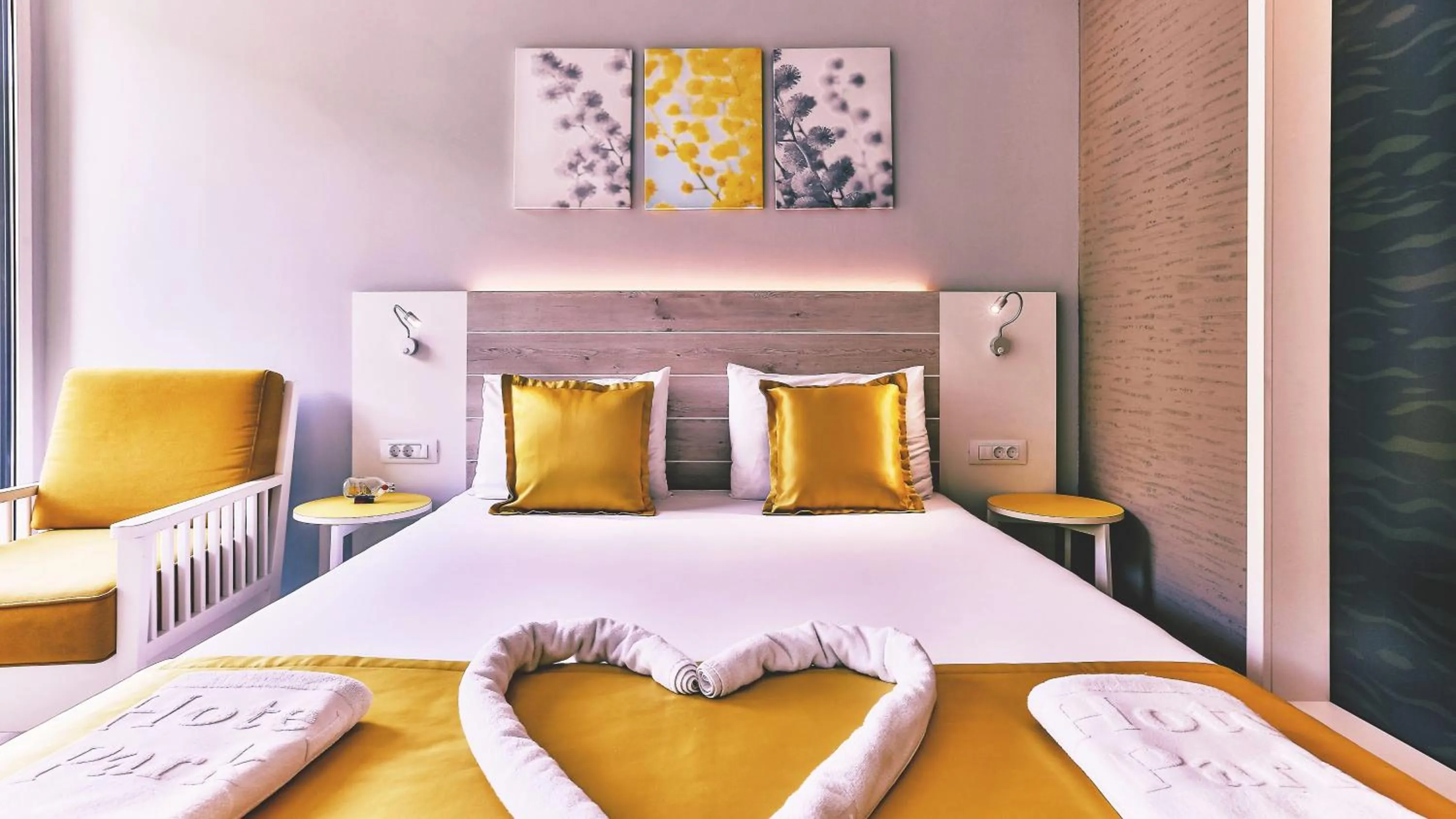 Bed in Carine Hotel Park