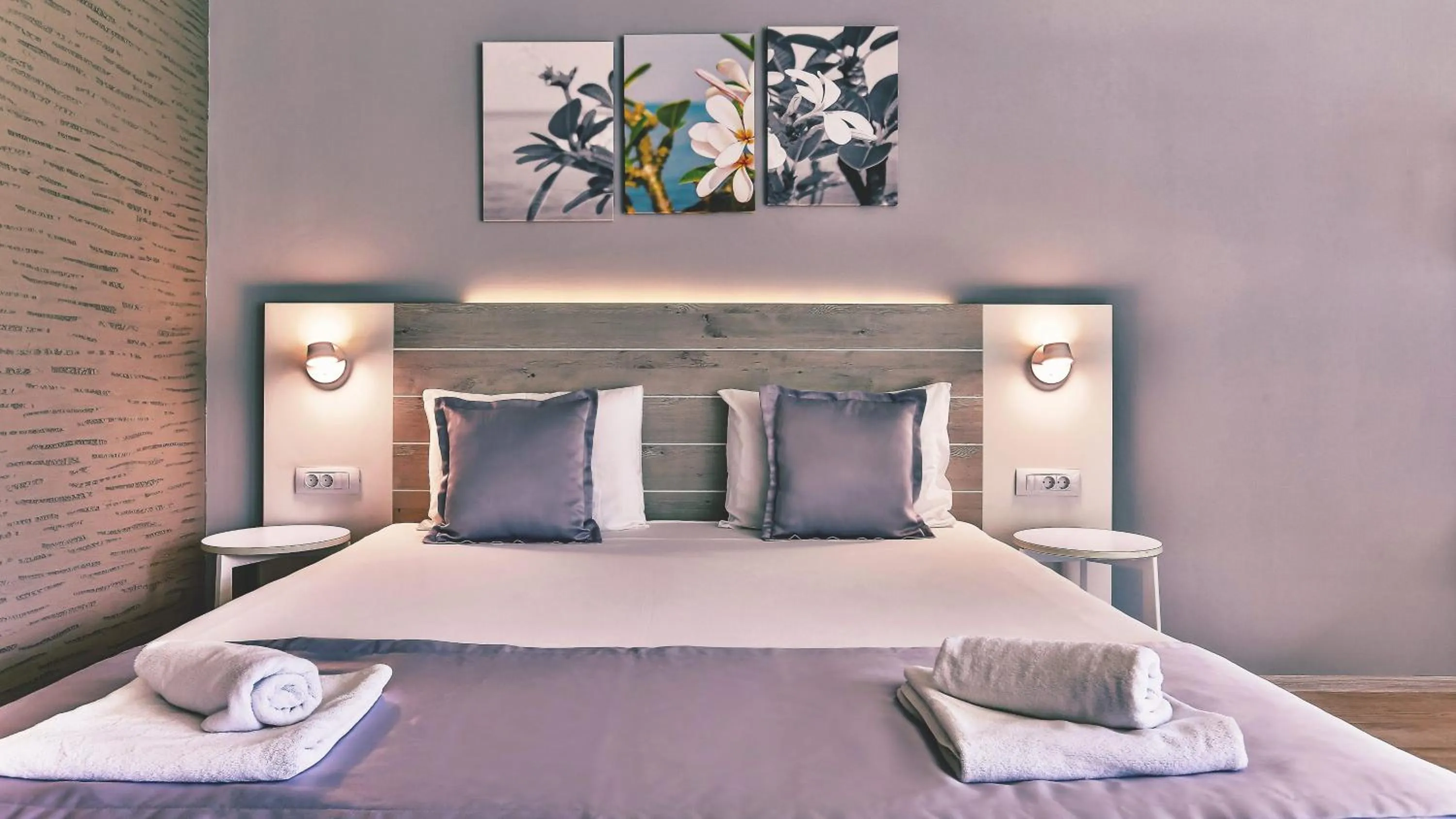 Bedroom, Bed in Carine Hotel Park