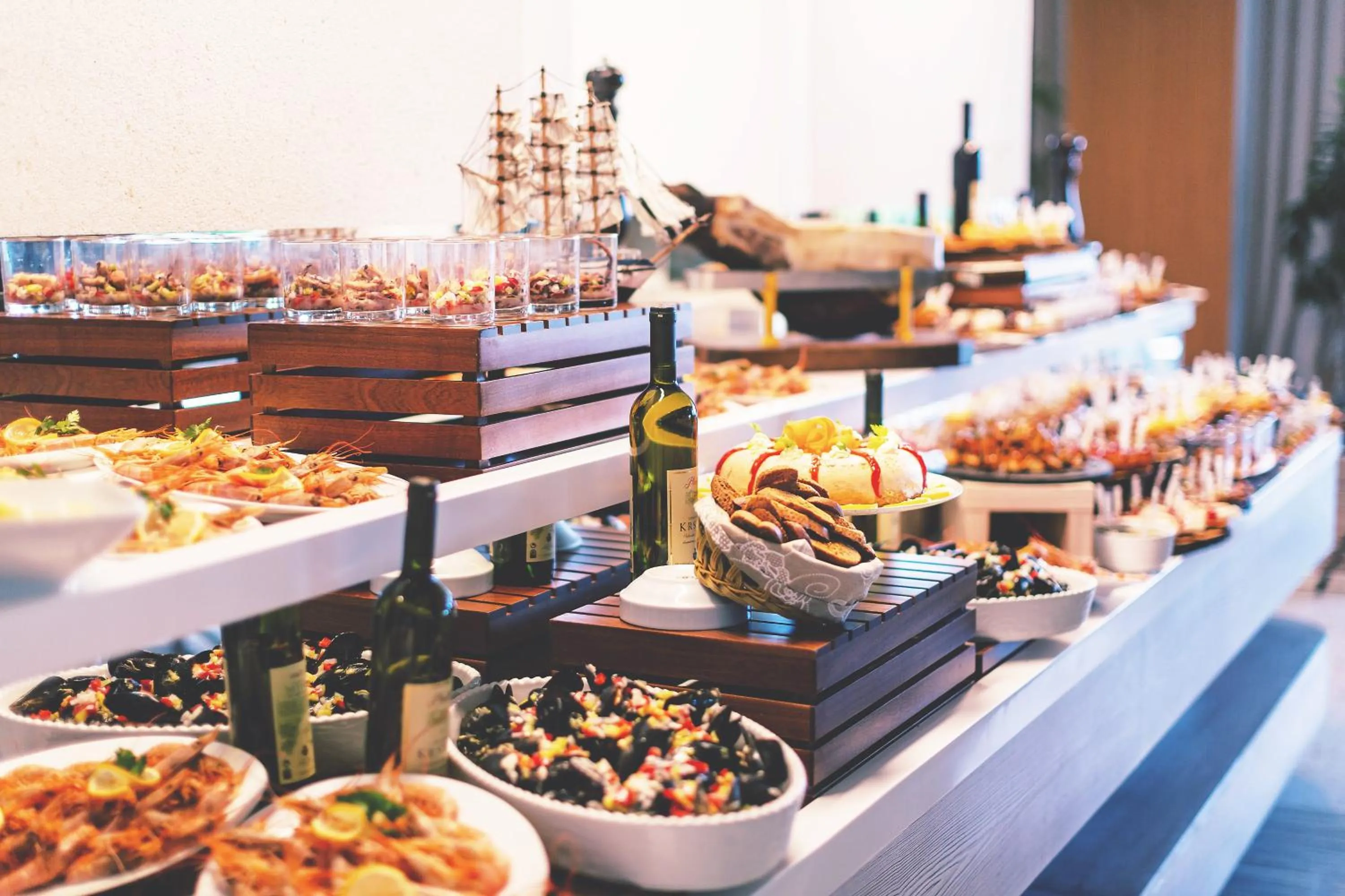 Restaurant/places to eat in Carine Hotel Park