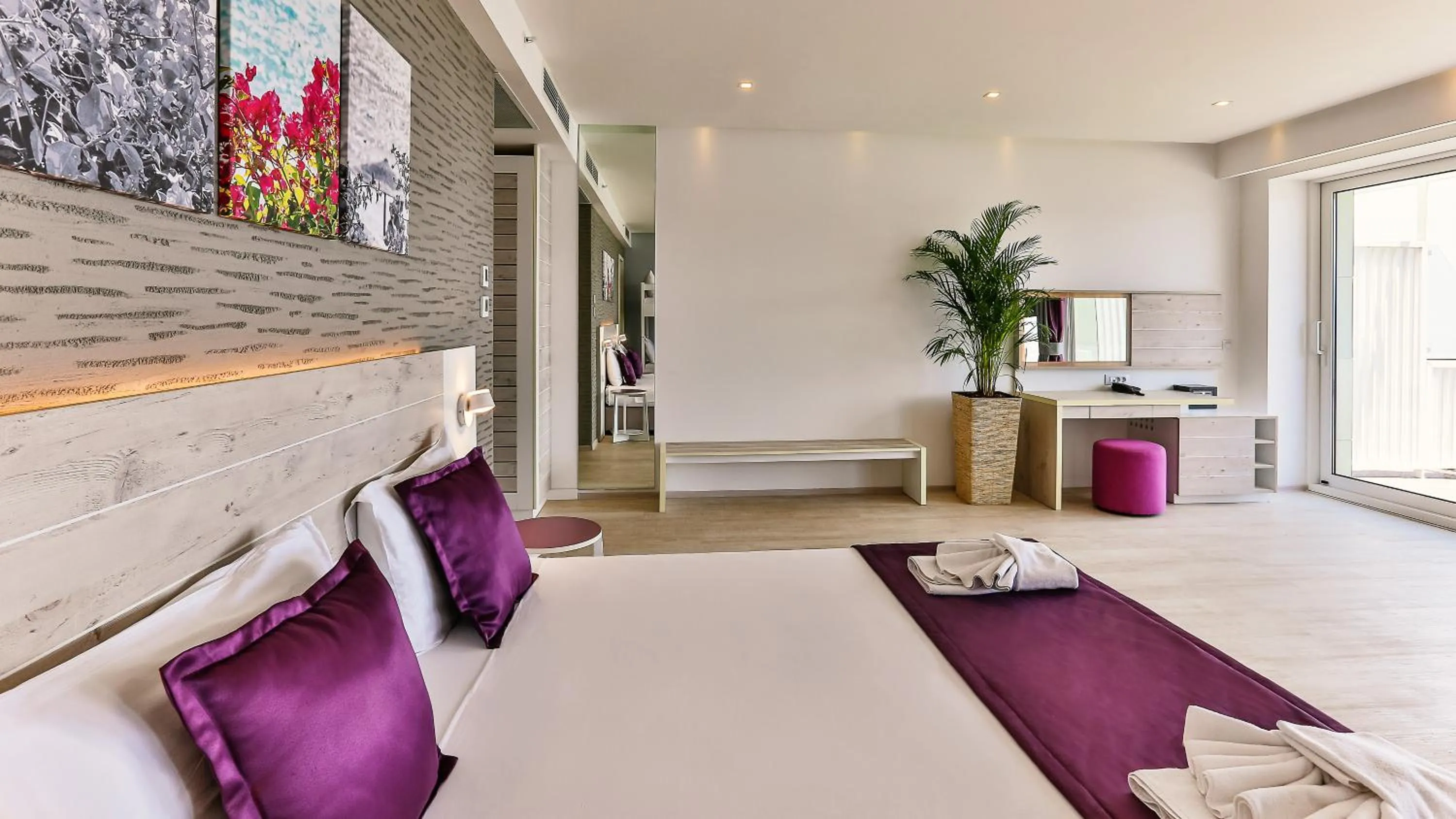 Bedroom, Bed in Carine Hotel Park