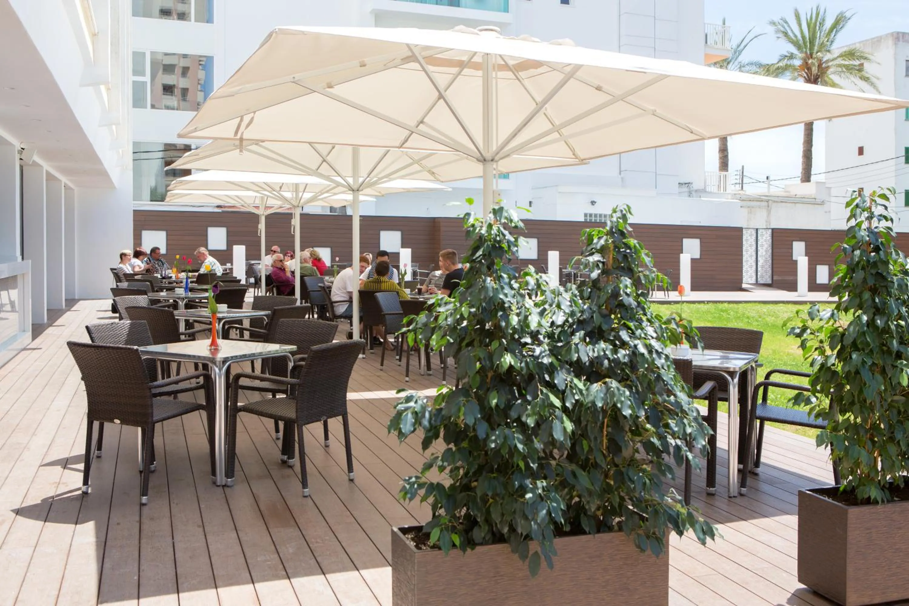 People in Hotel Luxor