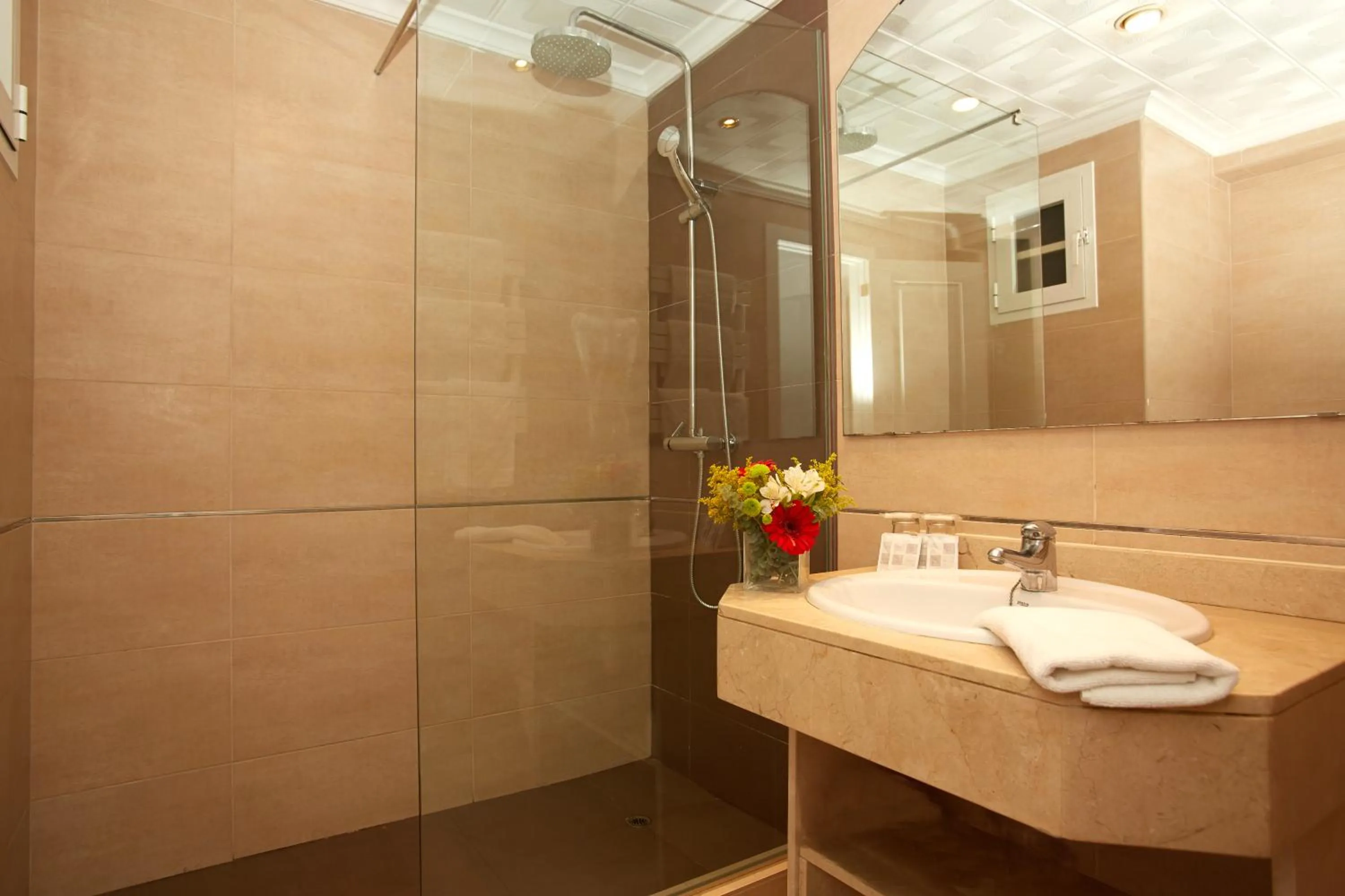 Bathroom in Hotel Luxor