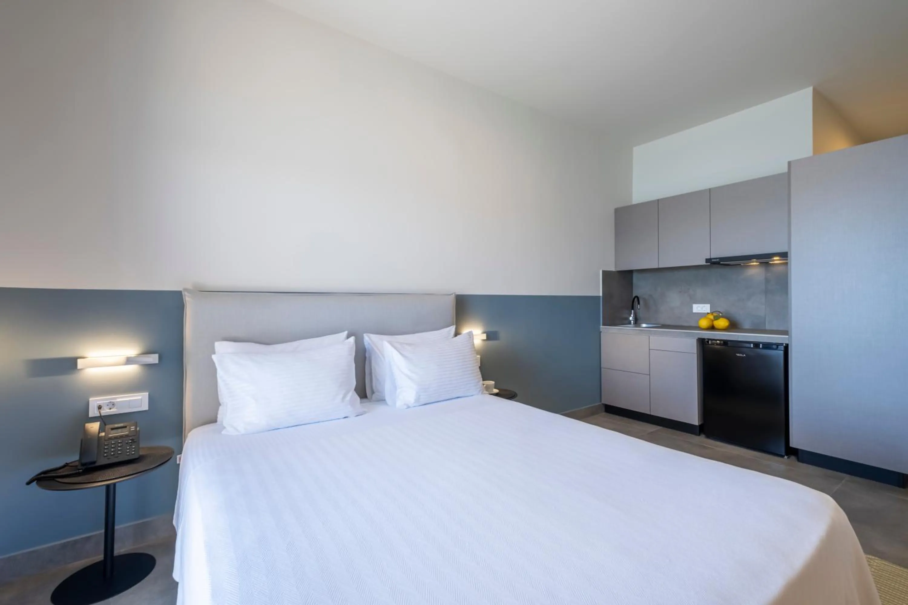 Bedroom, Bed in Nelly's Apartments