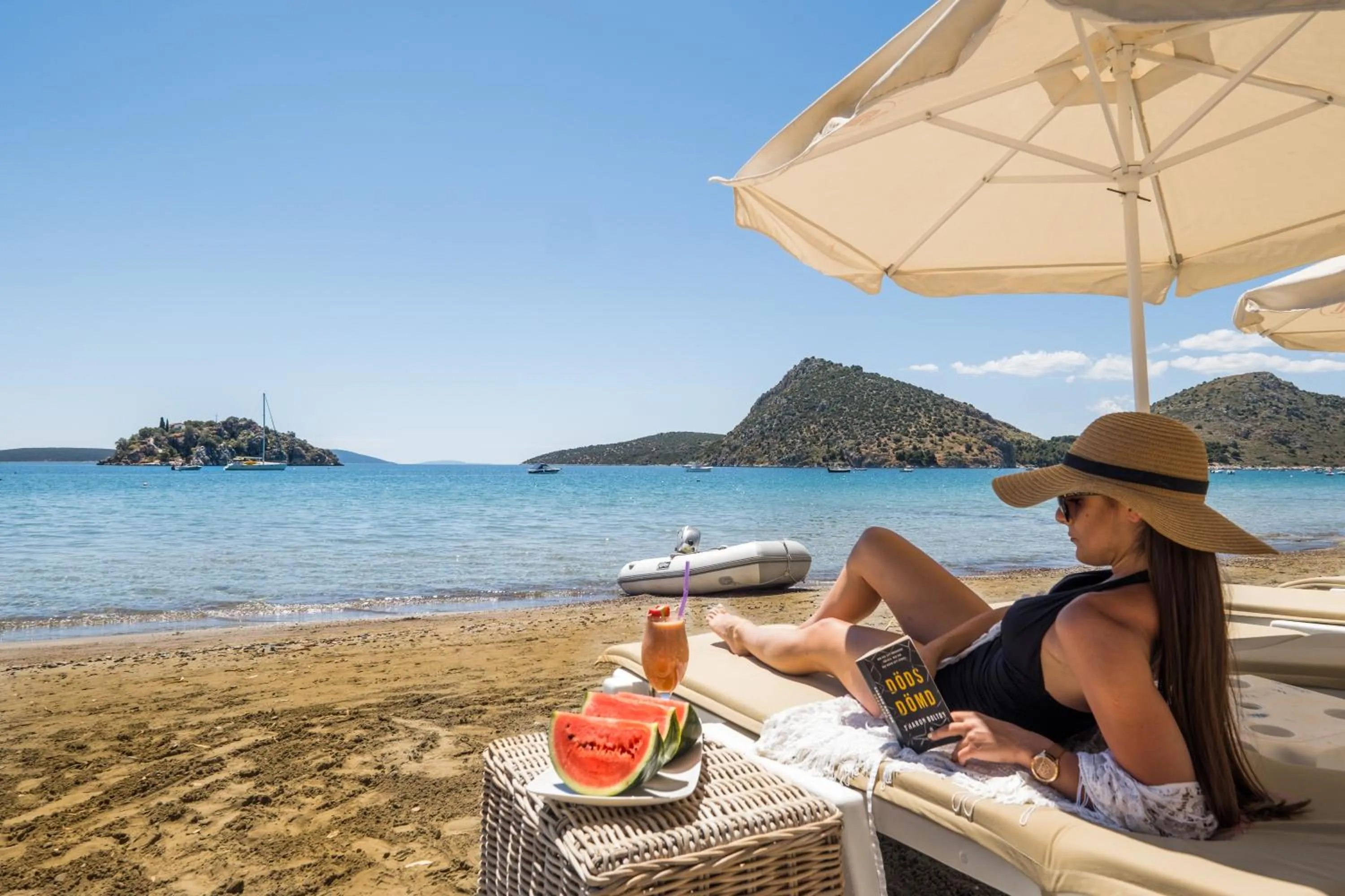 People in Nelly's Apartments