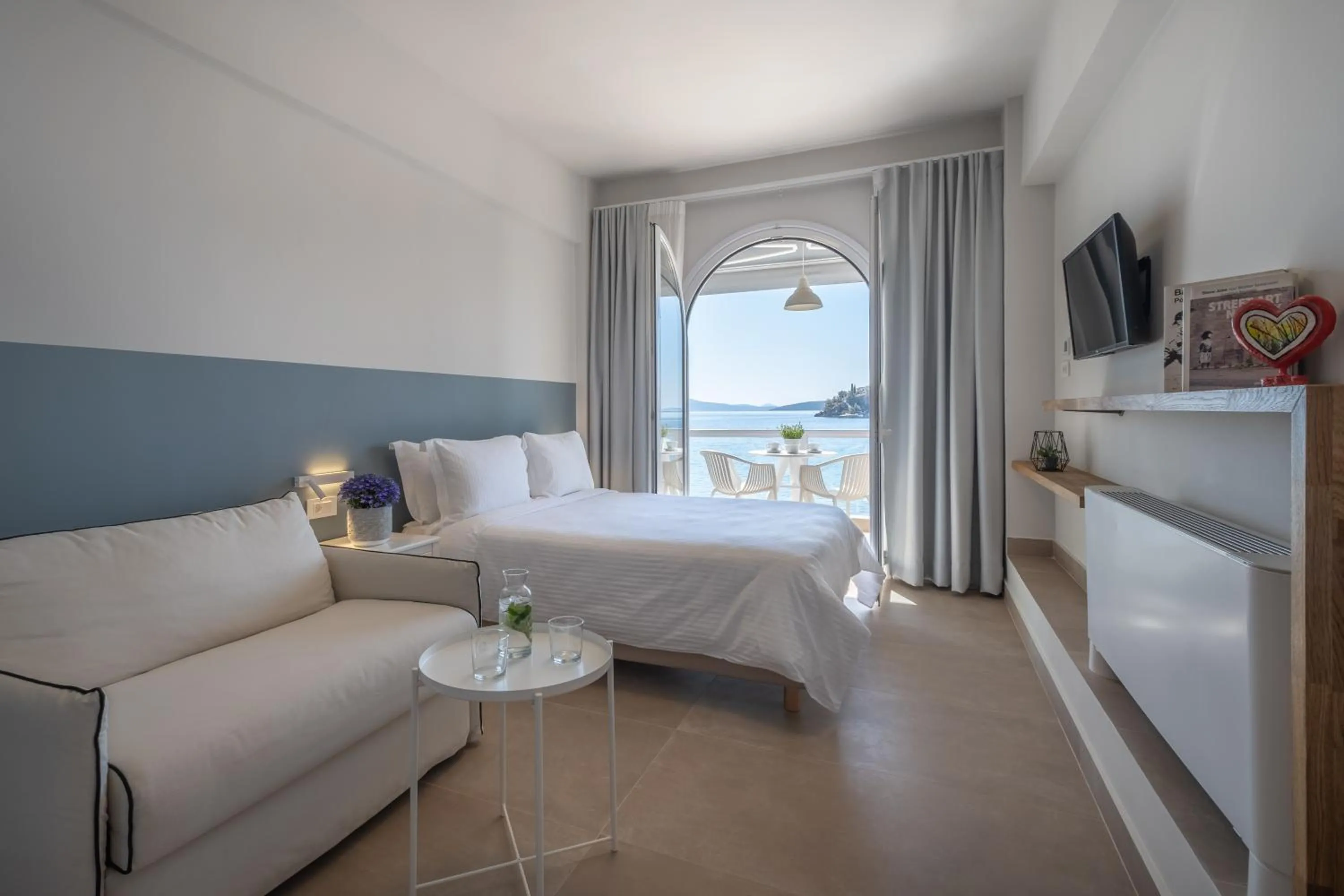 Bedroom, Bed in Nelly's Apartments