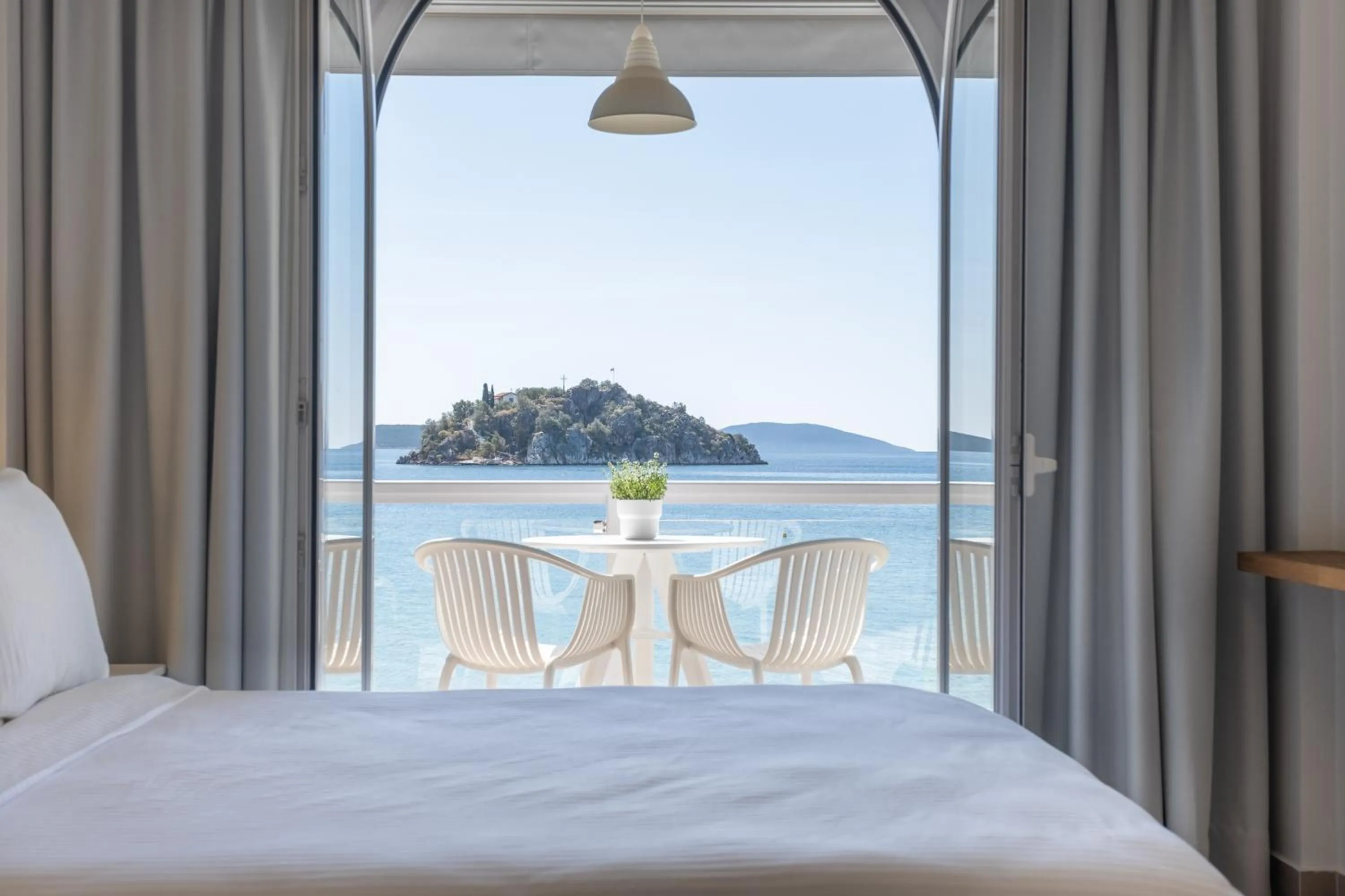 Sea view, Bed in Nelly's Apartments