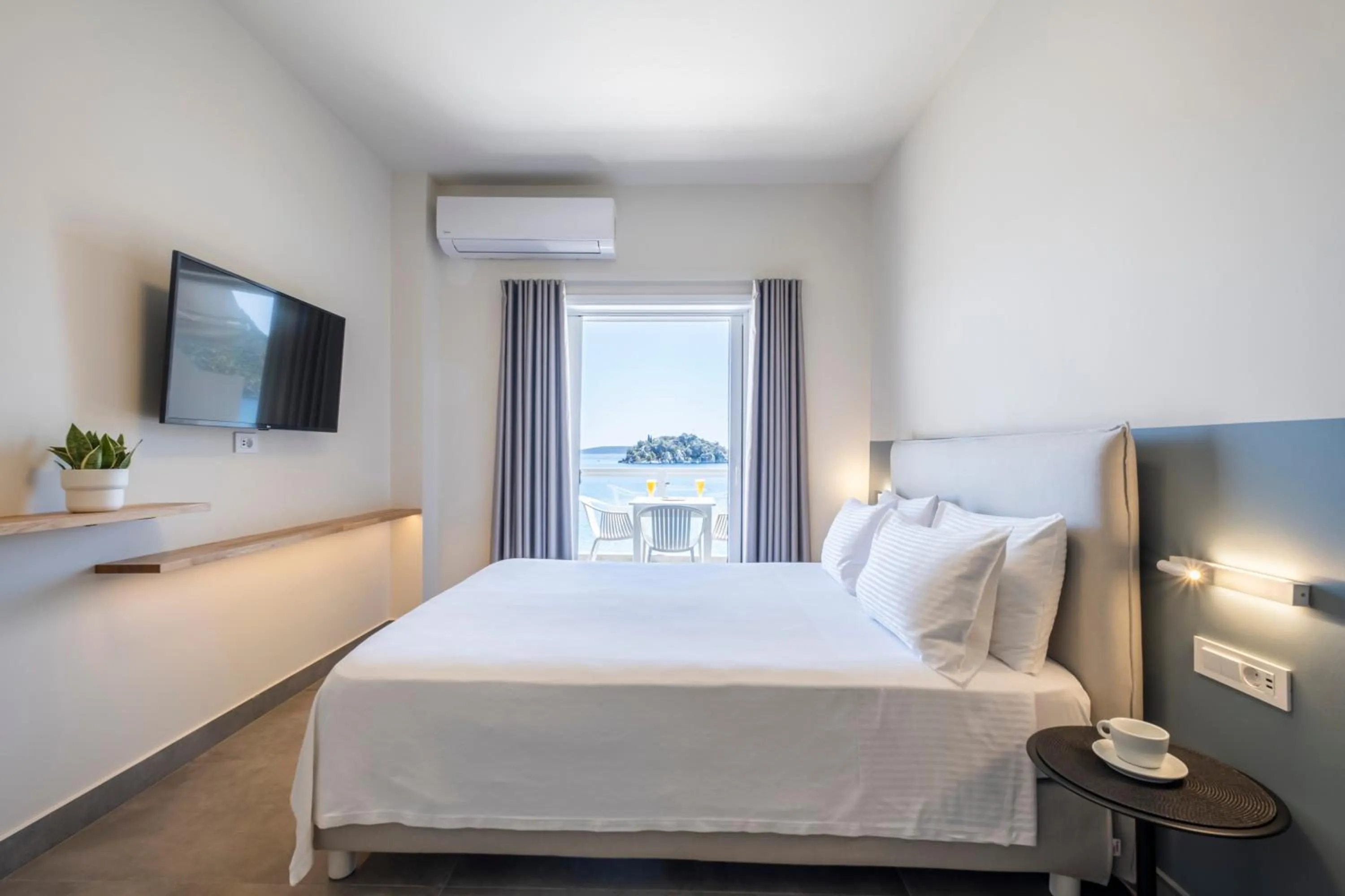 Bed in Nelly's Apartments