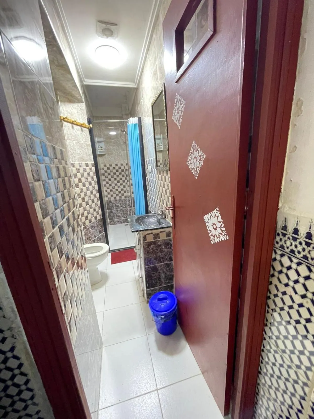 Shower in La Casa Espanyola