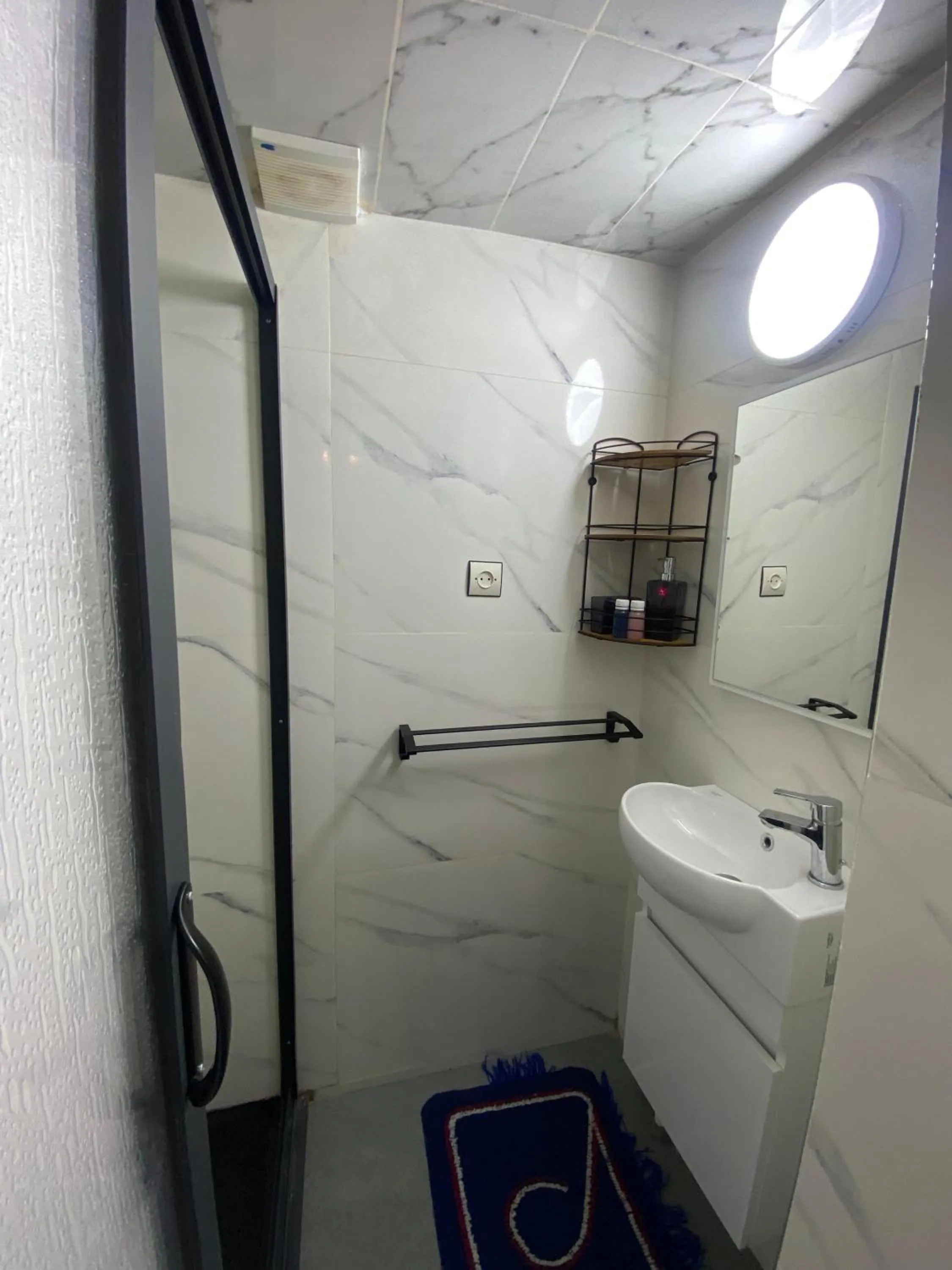 Shower in La Casa Espanyola