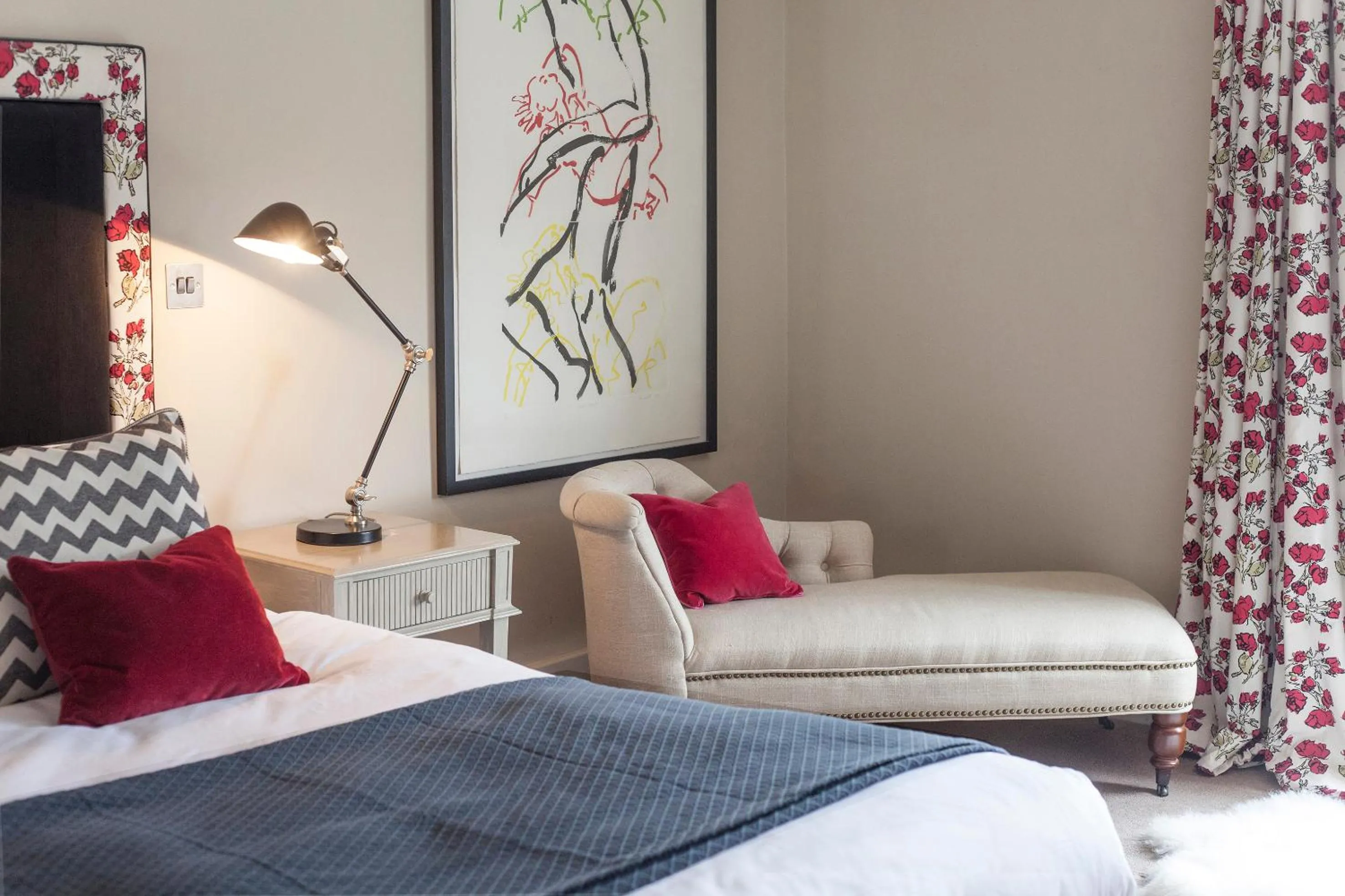 Seating area, Bed in The Grosvenor Arms