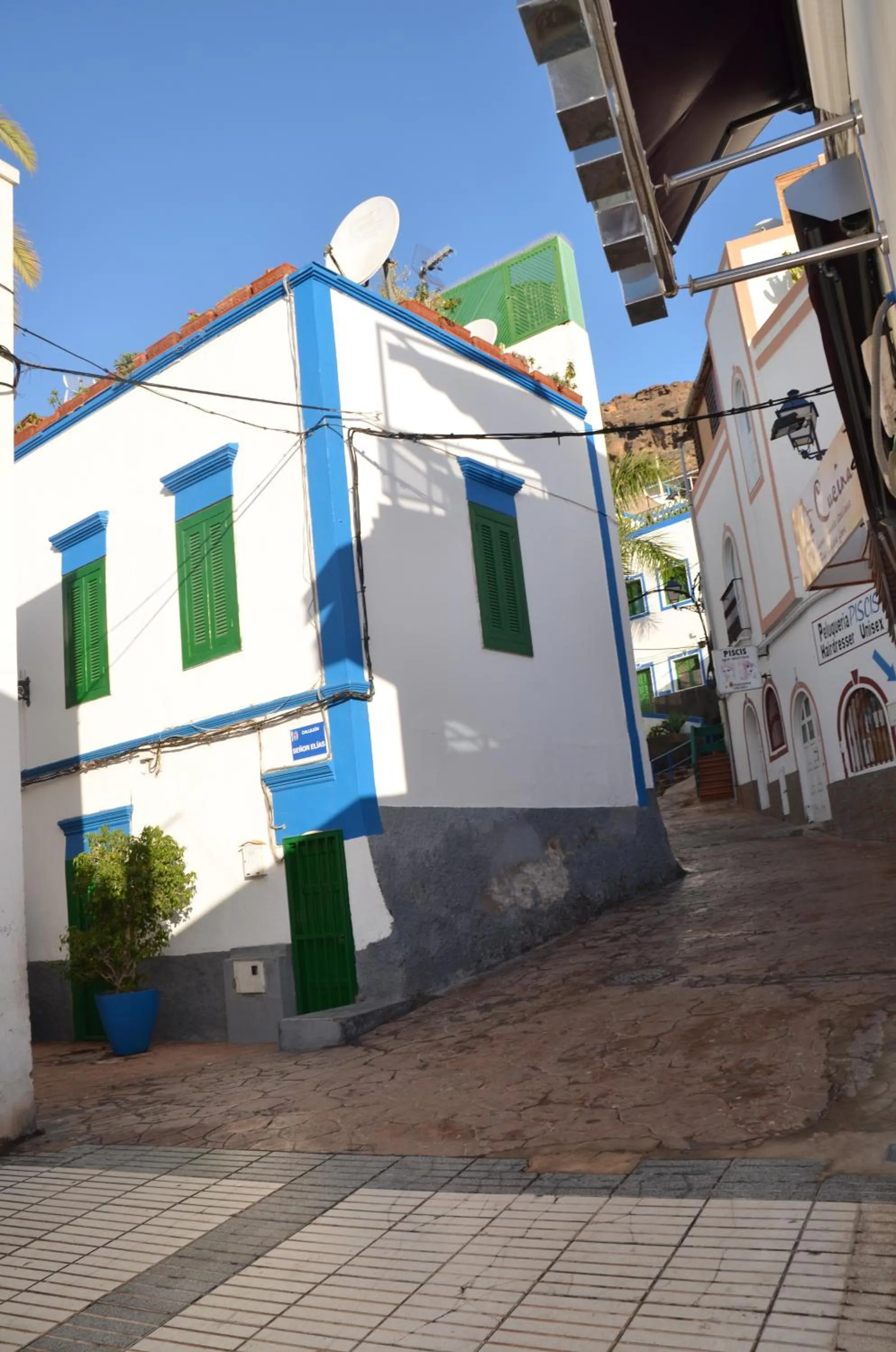 Spring in Pensión Playa