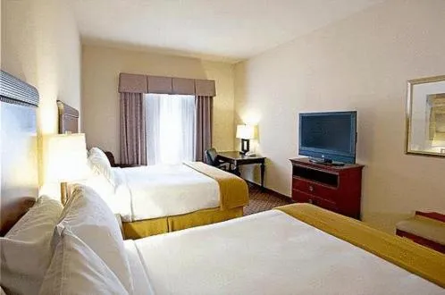 Bed in Holiday Inn Express Hotel and Suites Kingsville by IHG