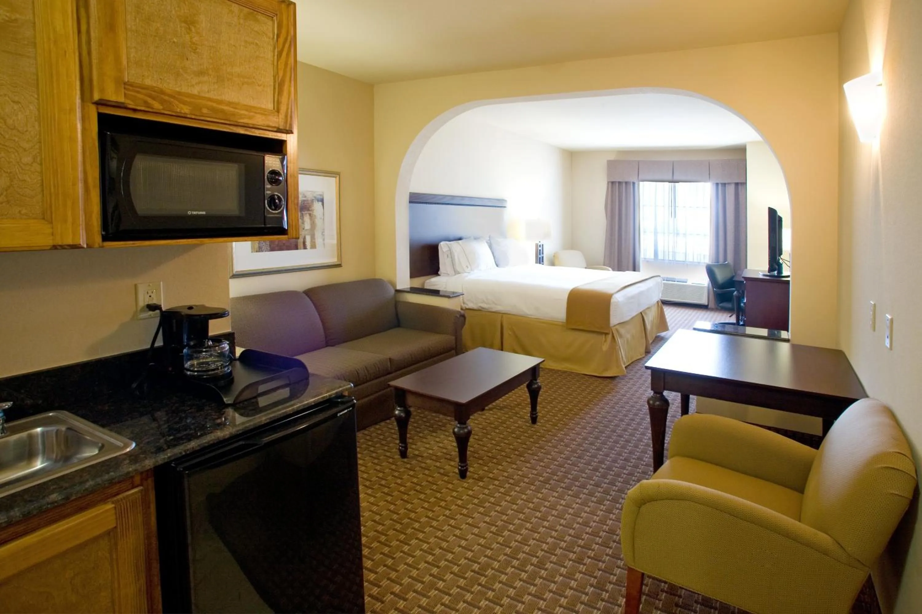 Photo of the whole room in Holiday Inn Express Hotel and Suites Kingsville by IHG