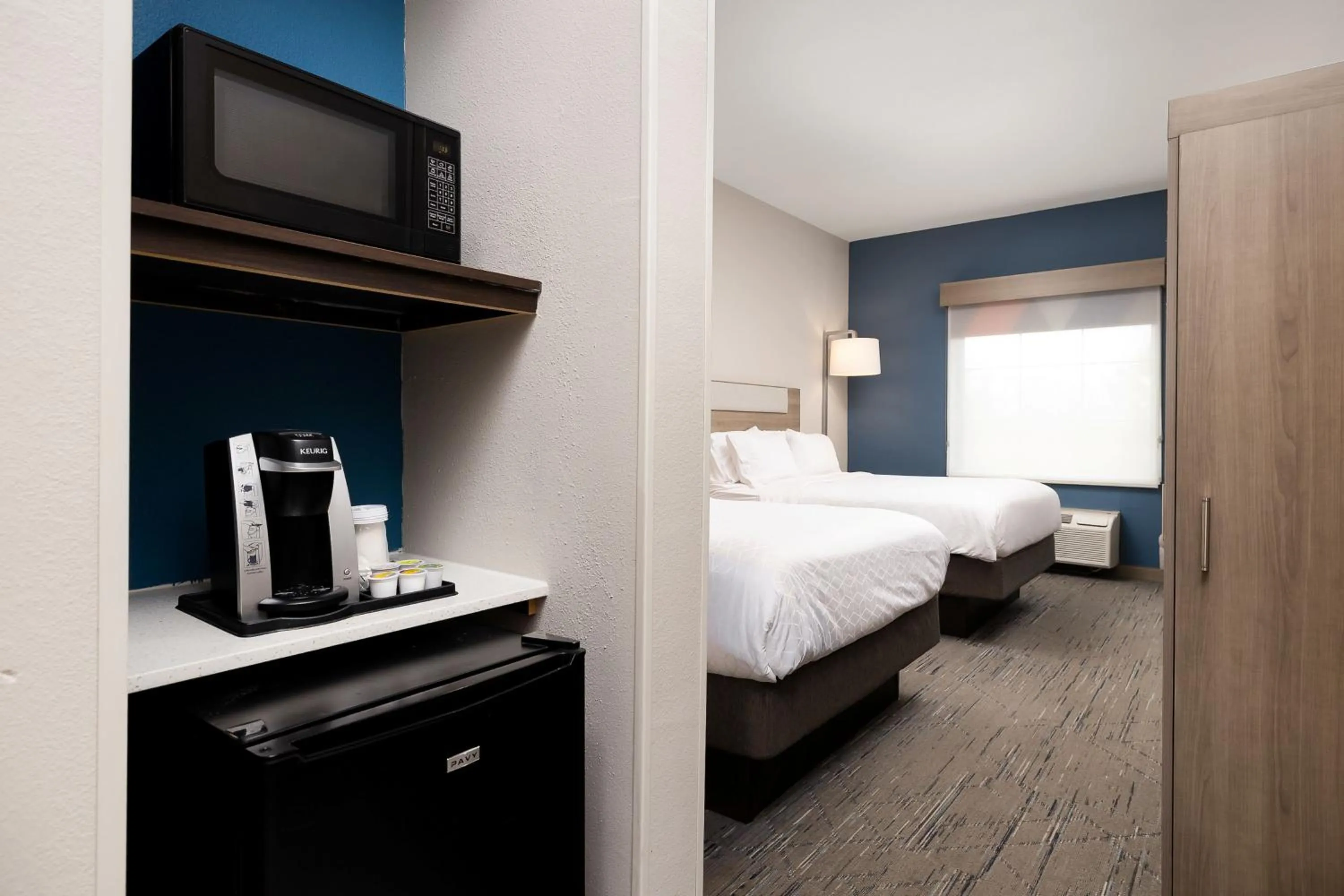 Photo of the whole room, Bed in Holiday Inn Express Hotel and Suites Kingsville by IHG