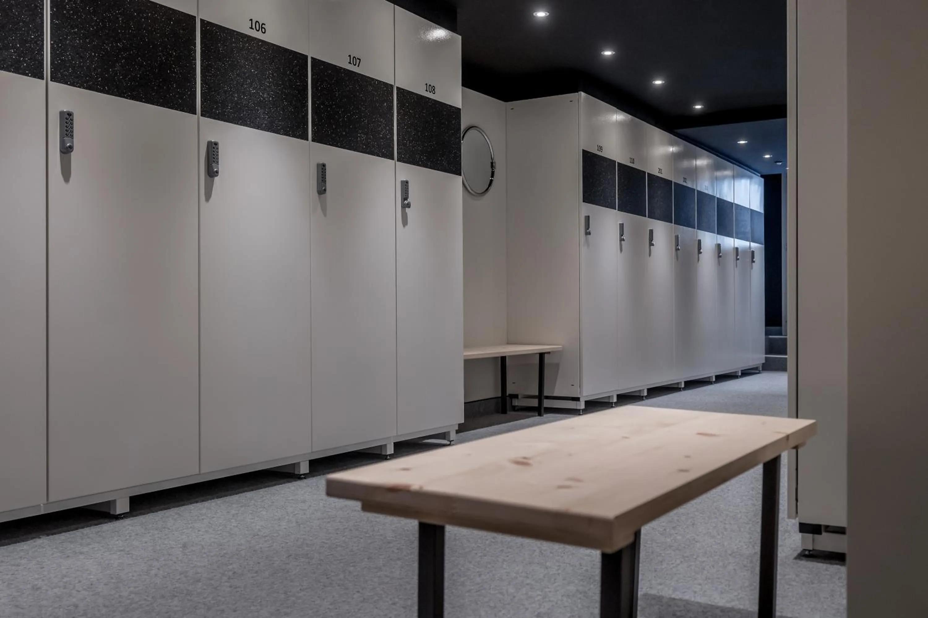 Skiing in Hotel Nevada