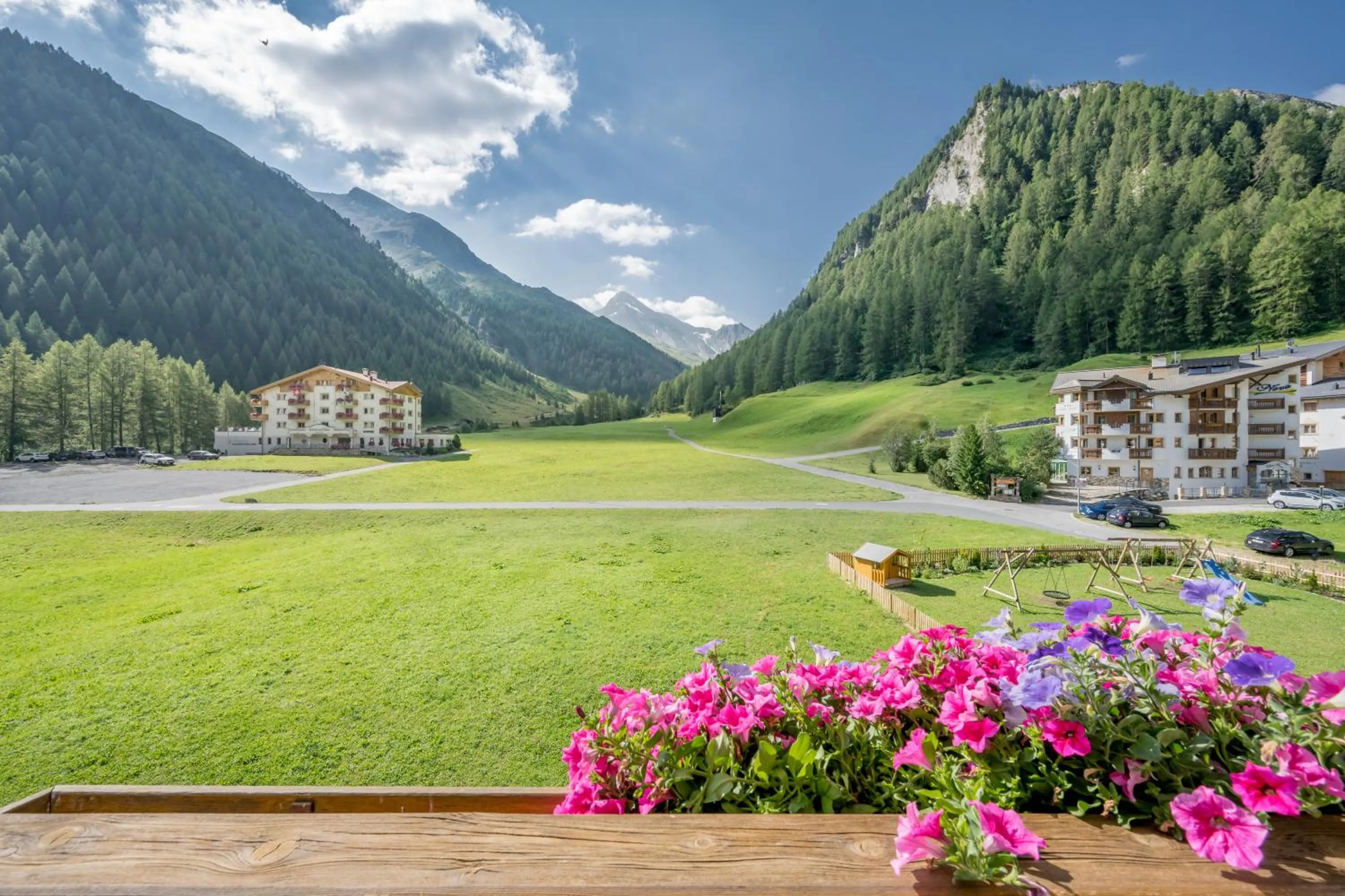 Summer in Hotel Nevada