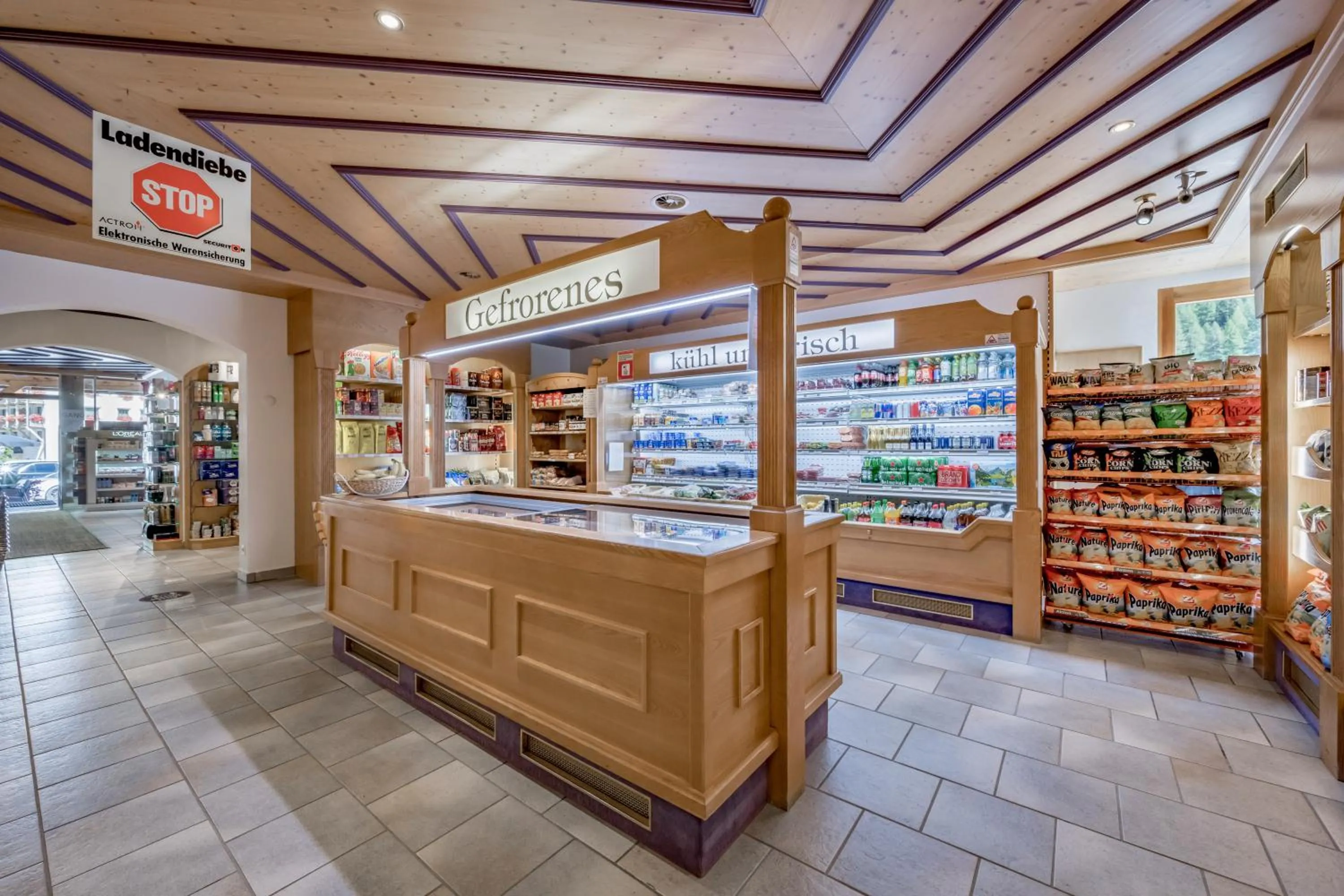 On-site shops in Hotel Nevada