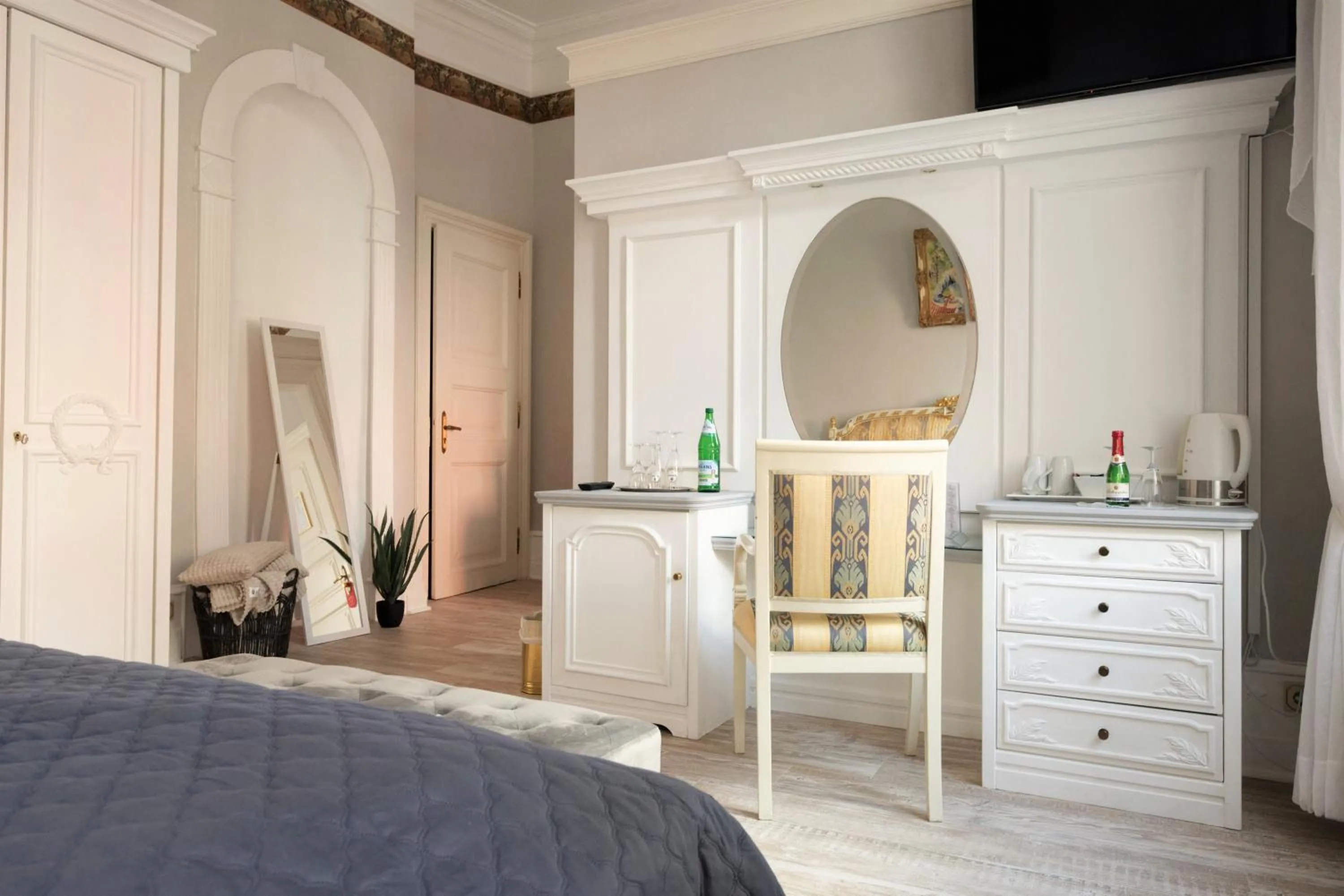 Staff, Bed in Burghotel Haselünne