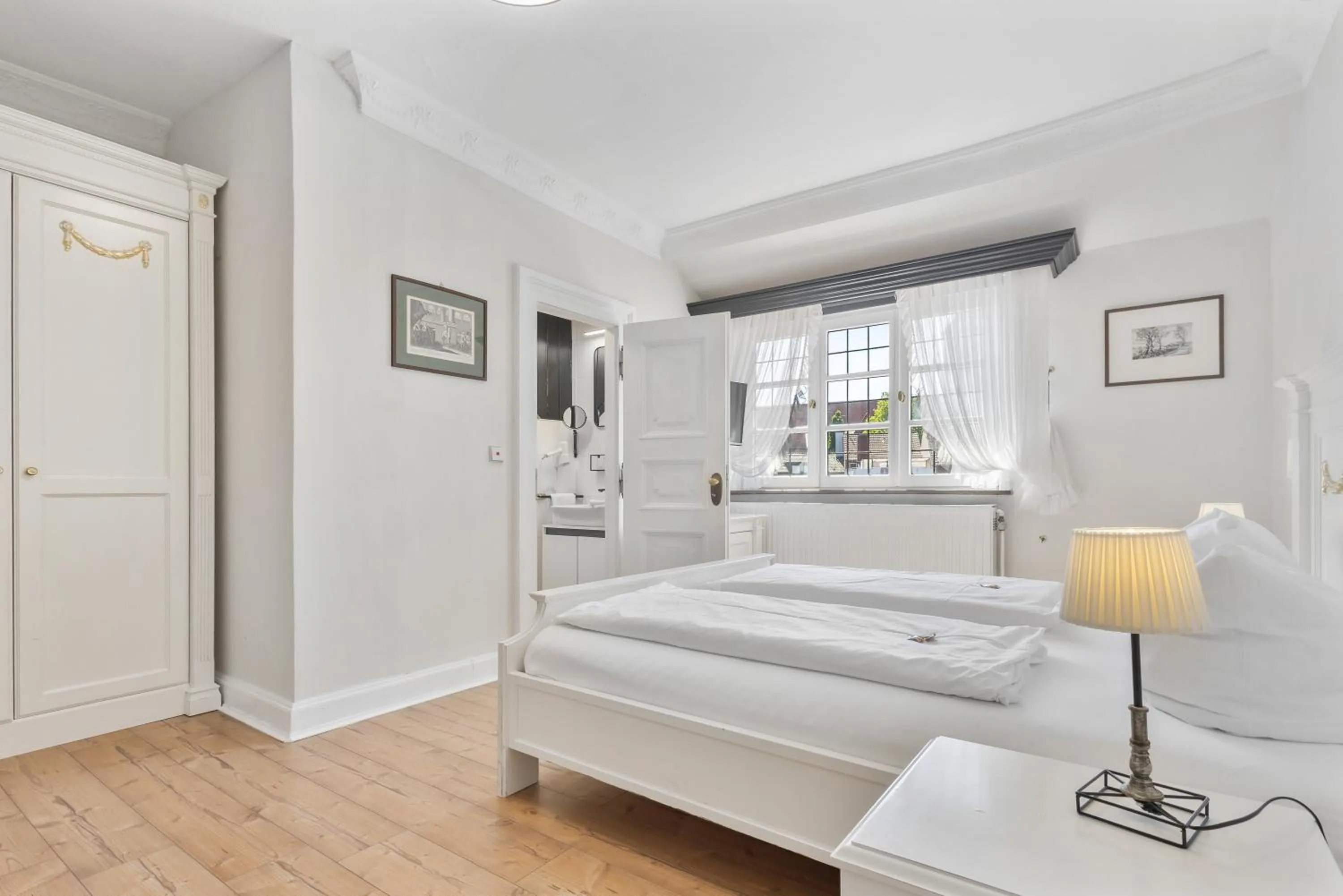 Photo of the whole room, Bed in Burghotel Haselünne