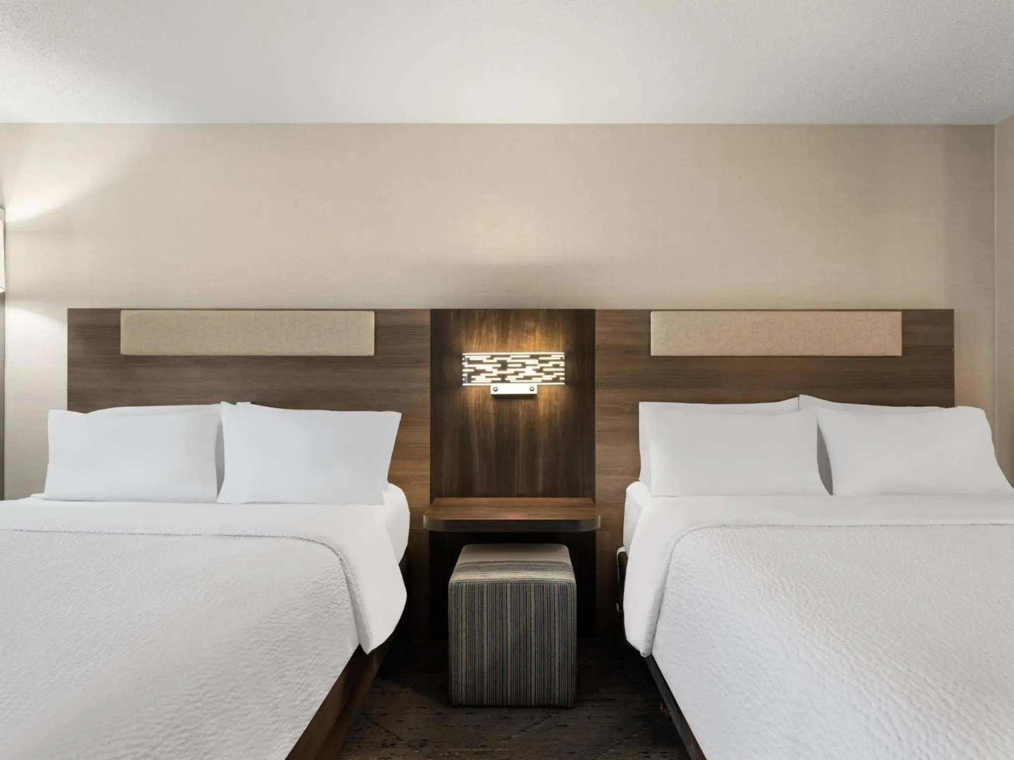 Queen Room with Two Queen Beds - Hearing Accessible/Non-Smoking in Holiday Inn Express Meadville (I-79 Exit 147a) by IHG Queen Room with Two Queen Beds - Hearing Accessible/Non-Smoking in Holiday Inn Express Meadville (I-79 Exit 147a) by IHG