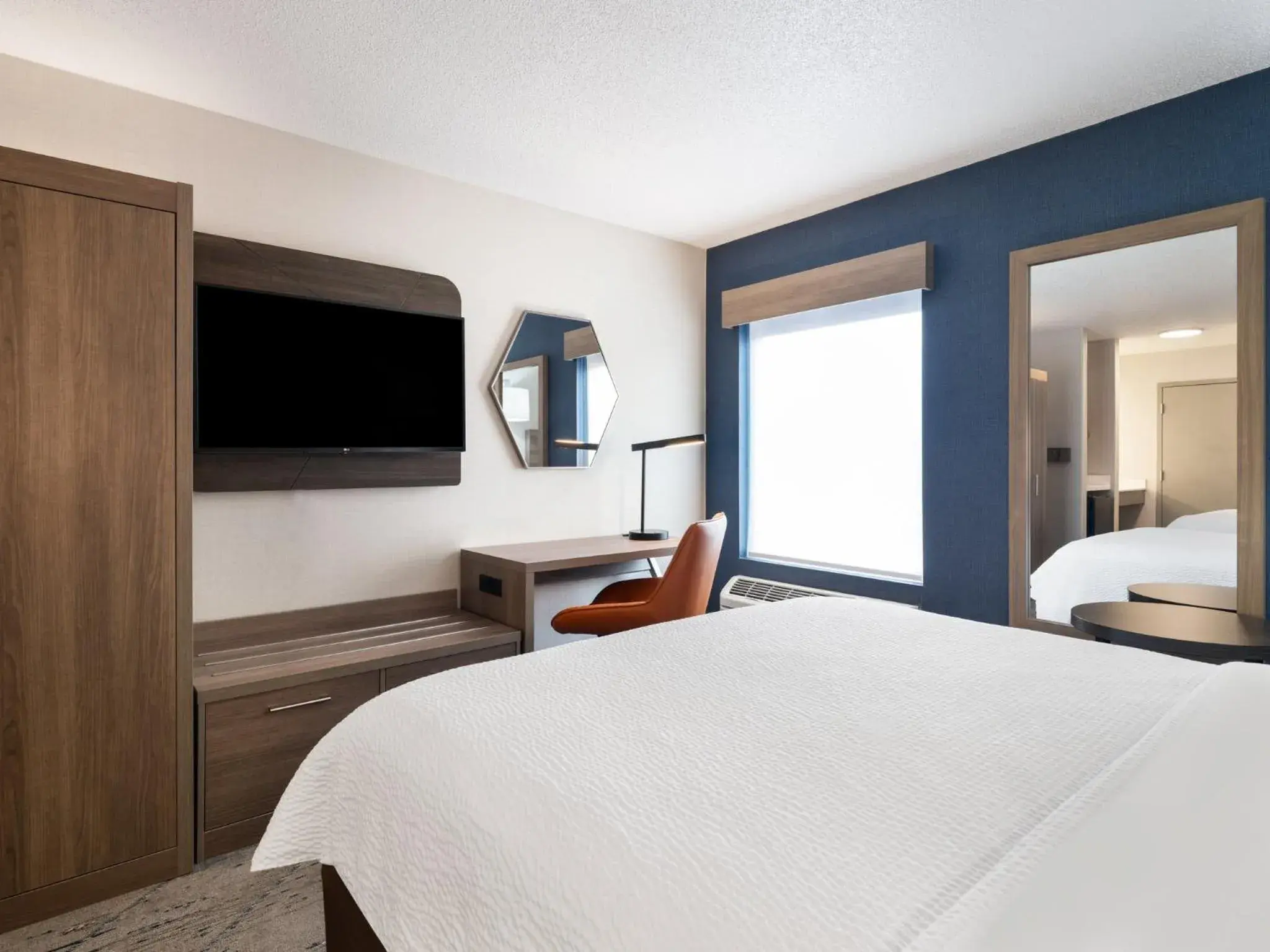 Queen Room with Two Queen Beds - Hearing Accessible/Non-Smoking in Holiday Inn Express Meadville (I-79 Exit 147a) by IHG Queen Room with Two Queen Beds - Hearing Accessible/Non-Smoking in Holiday Inn Express Meadville (I-79 Exit 147a) by IHG