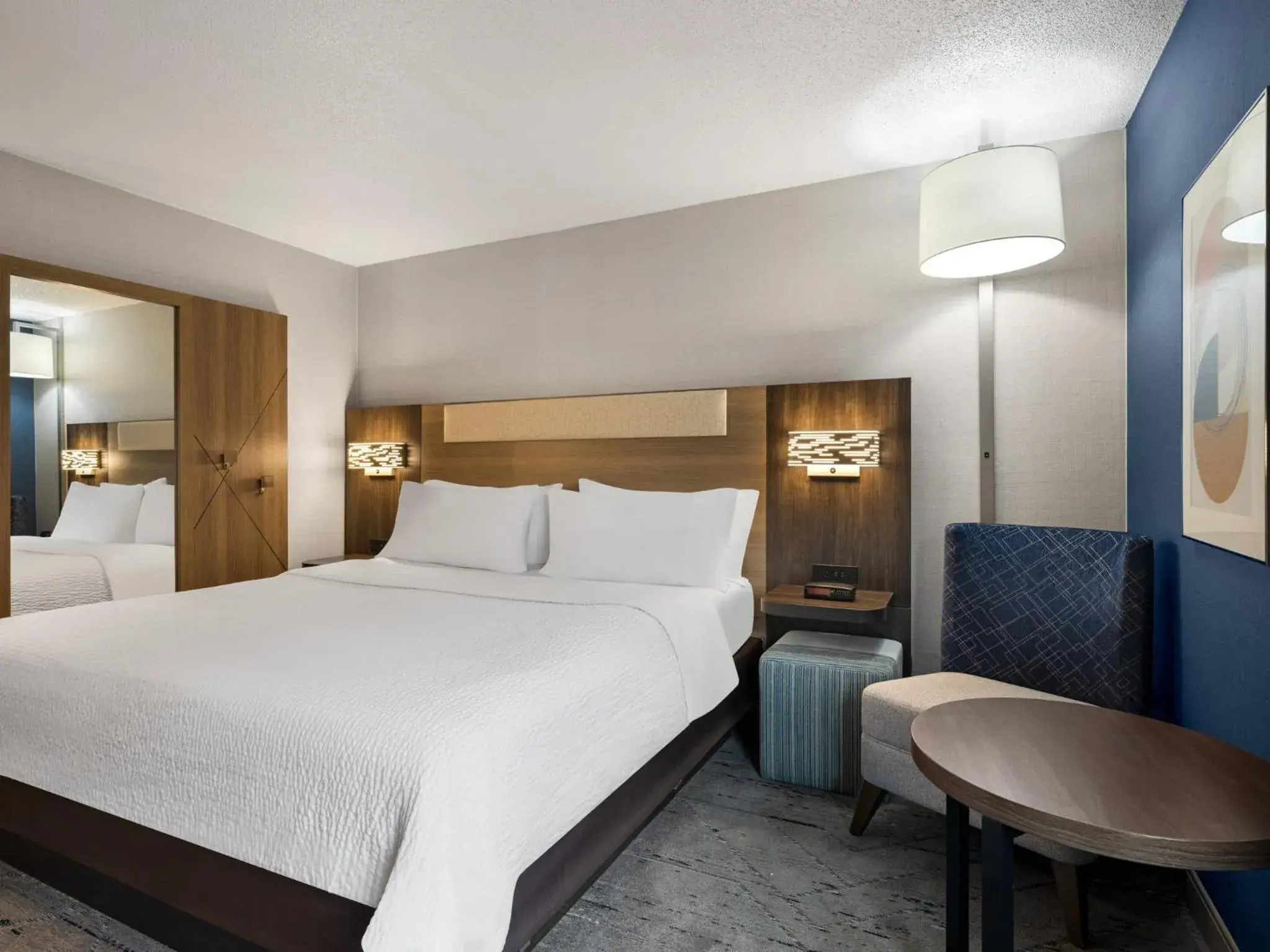 Standard King Room in Holiday Inn Express Meadville (I-79 Exit 147a) by IHG Standard King Room in Holiday Inn Express Meadville (I-79 Exit 147a) by IHG
