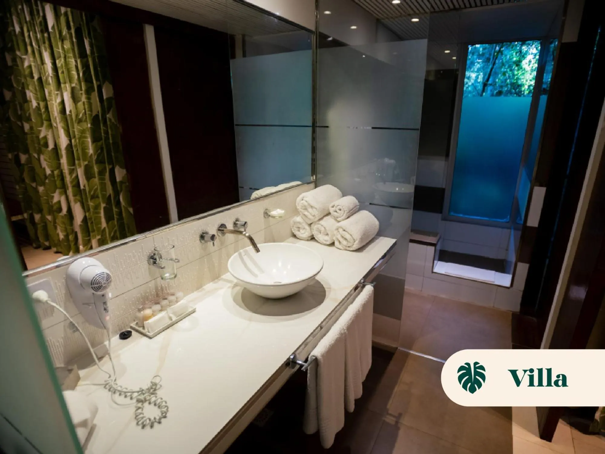 Bathroom in La Reserva Virgin Lodge