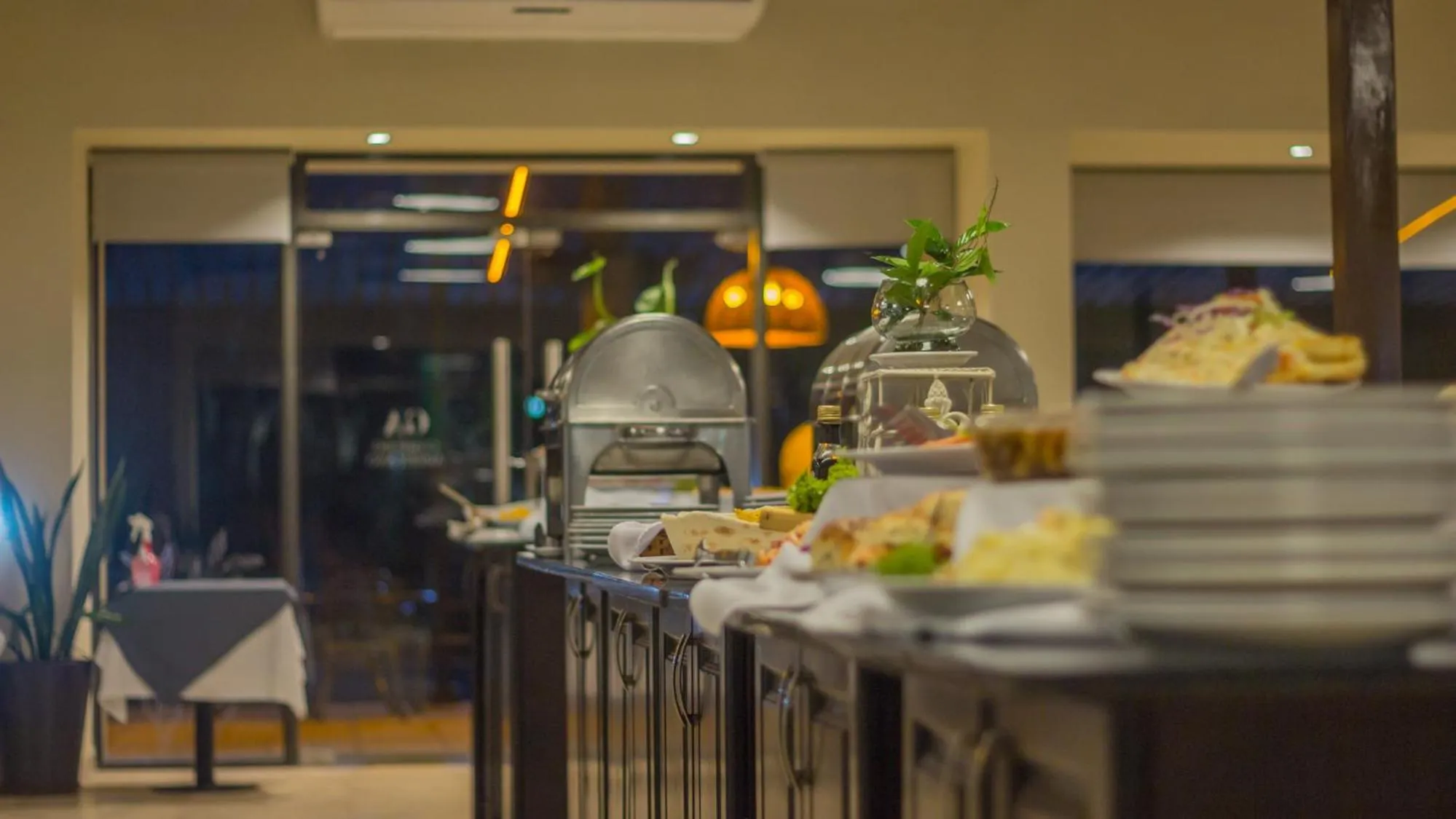 Restaurant/places to eat in Complejo Americano